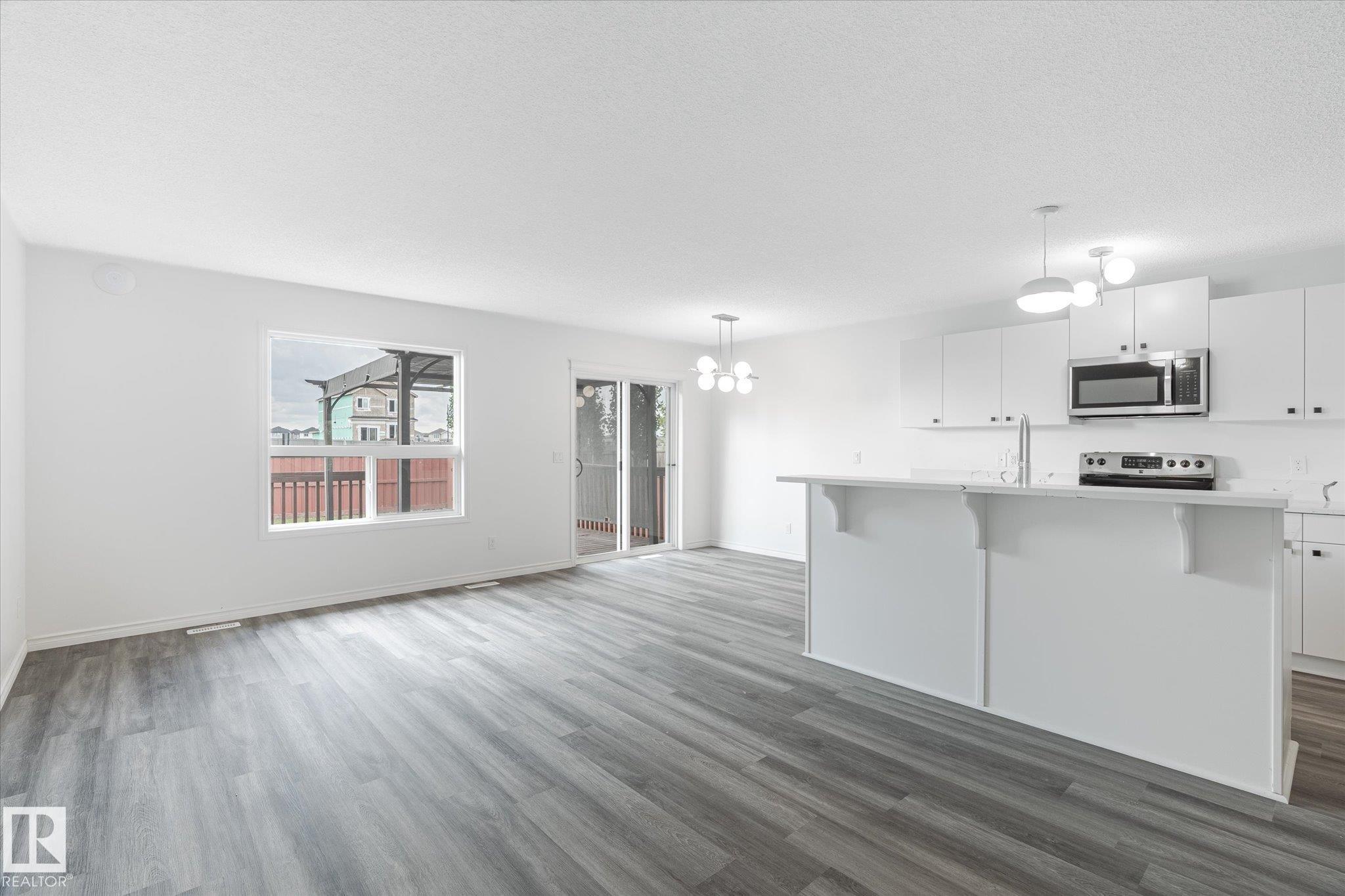 Photo 3 at 42 Catalina Court, Sienna, Fort Saskatchewan