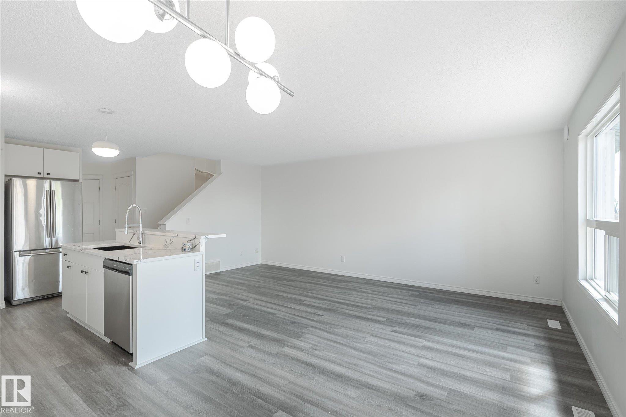 Photo 5 at 42 Catalina Court, Sienna, Fort Saskatchewan
