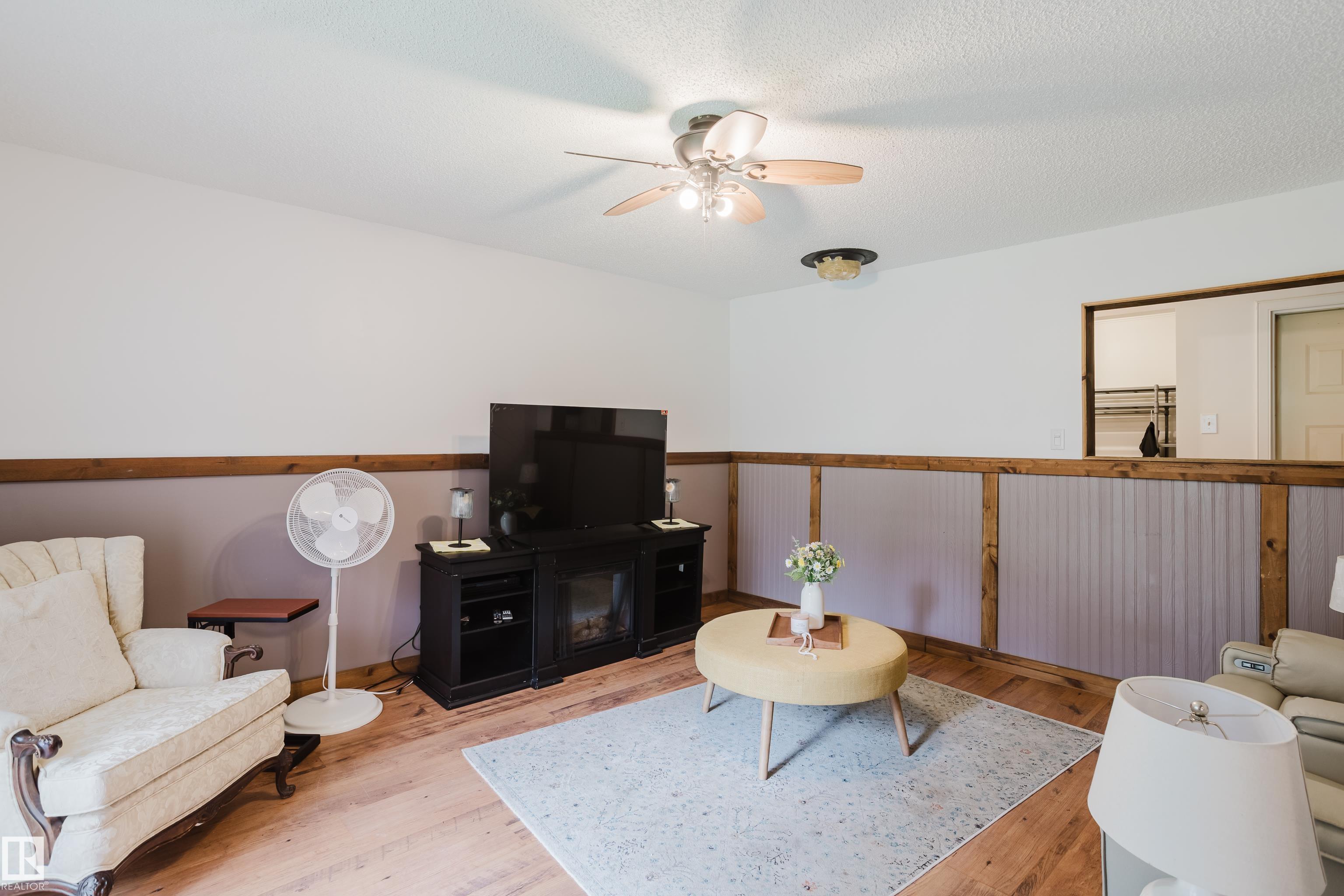 Photo 12 at 14 52215 Rge Road 270, Shady Acres, Rural Parkland County