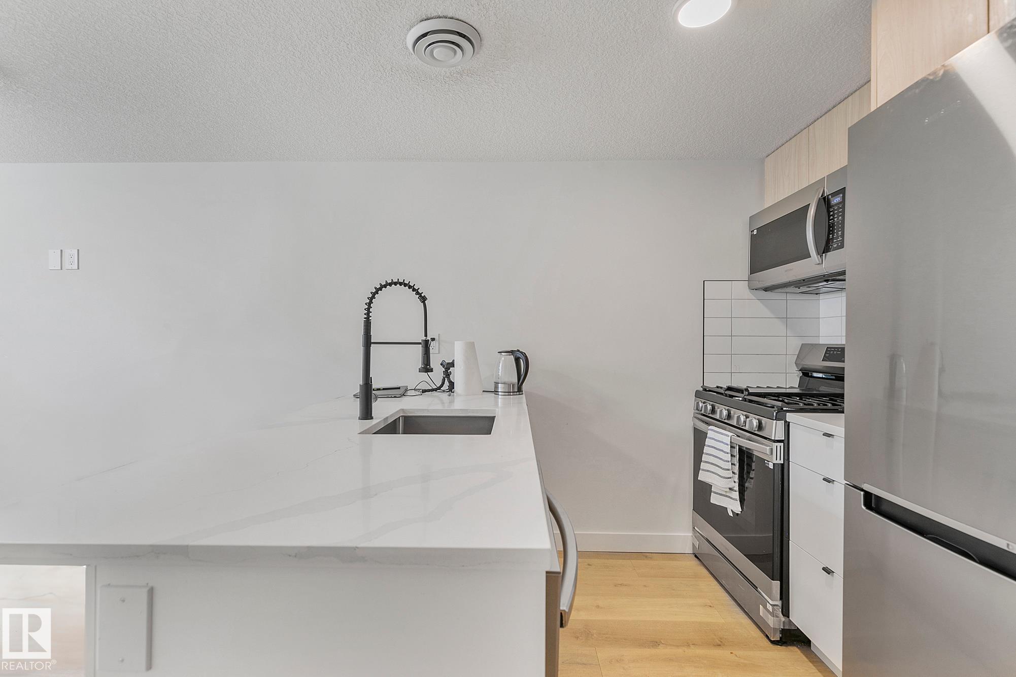 Photo 11 at 14904 109 Avenue NW, Grovenor, Edmonton