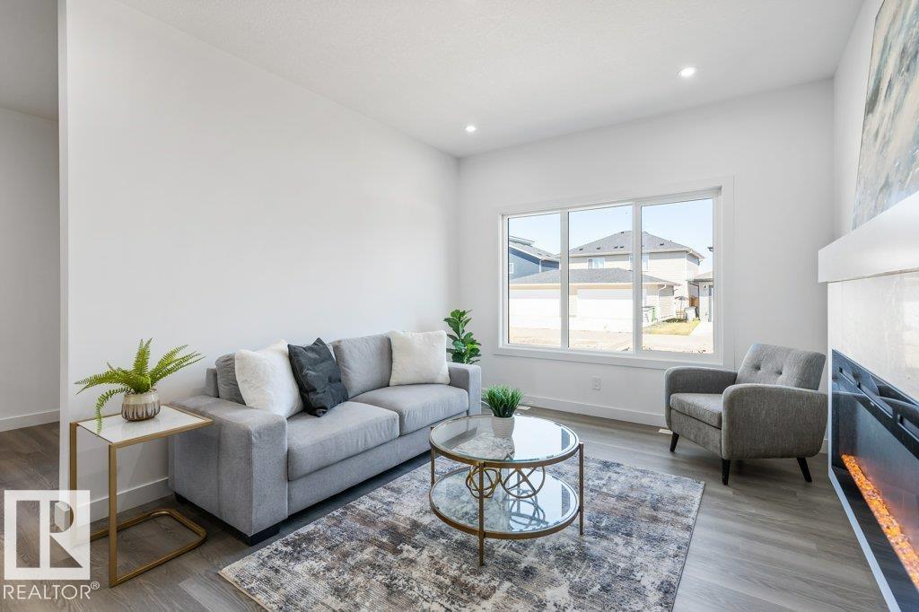 Photo 3 at 10625 99 Street, Morinville