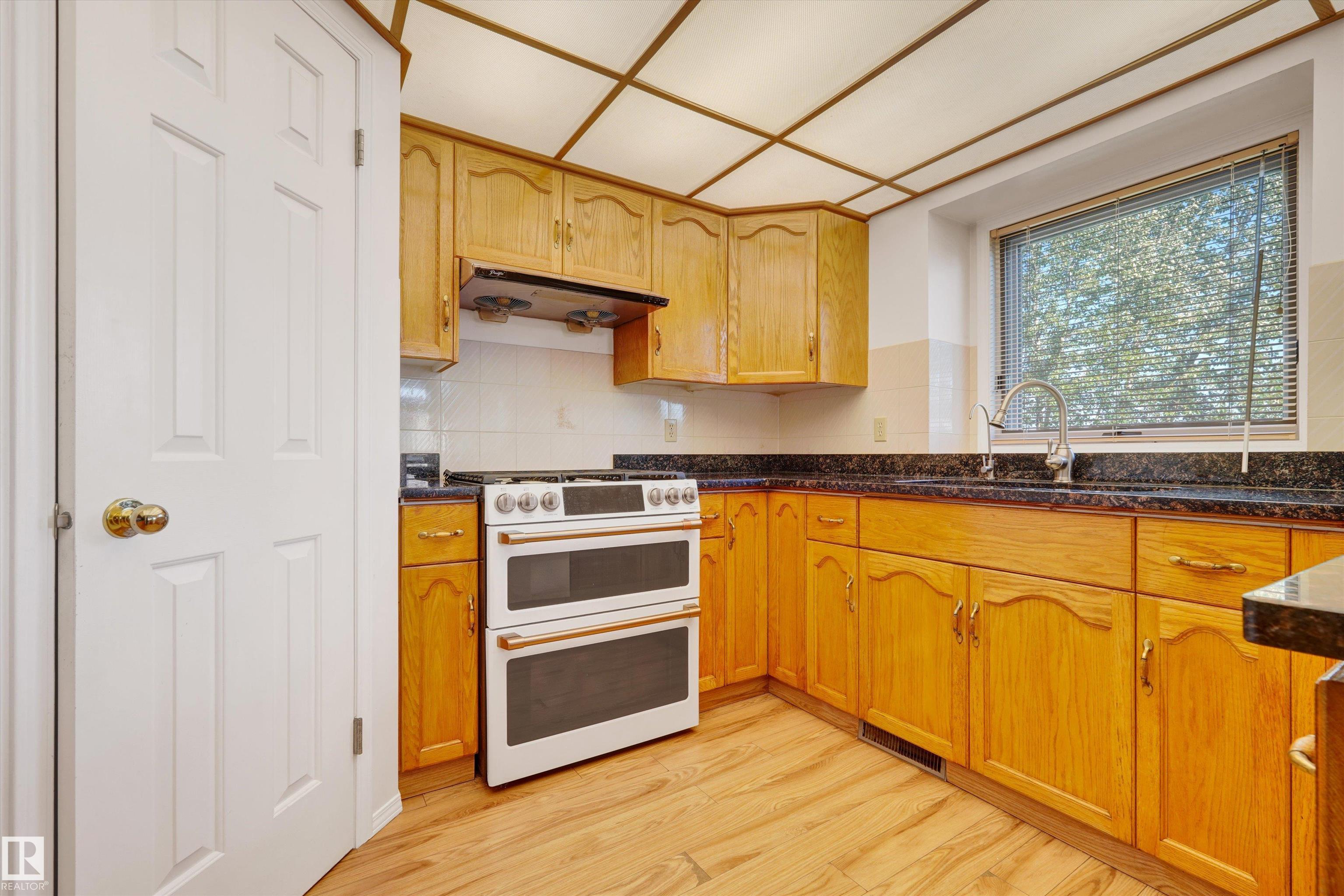 Photo 9 at 3684 33 Street NW, Wild Rose, Edmonton