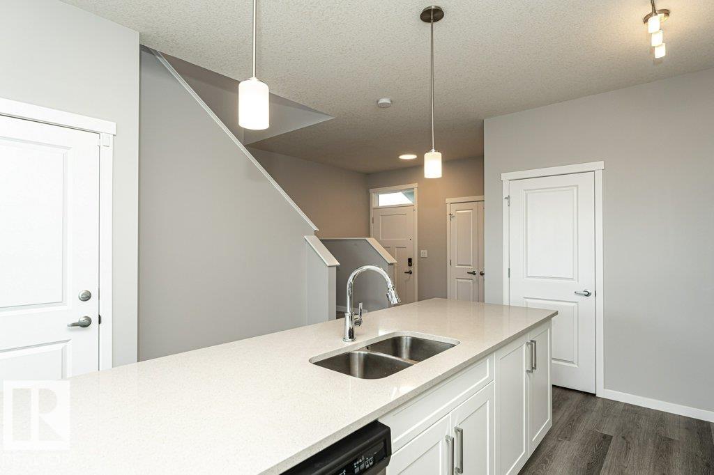 http://cdnparap120.paragonrels.com/ParagonImages/Property/p12/RAE/225364420/14/0/0/17d7d78884207d51c9ad055303e05e12/1/29eef40cae112943f7d2b4c7b57cd23d/225364420-52a7dff5-9b05-4227-814b-4771cff8723b.JPG