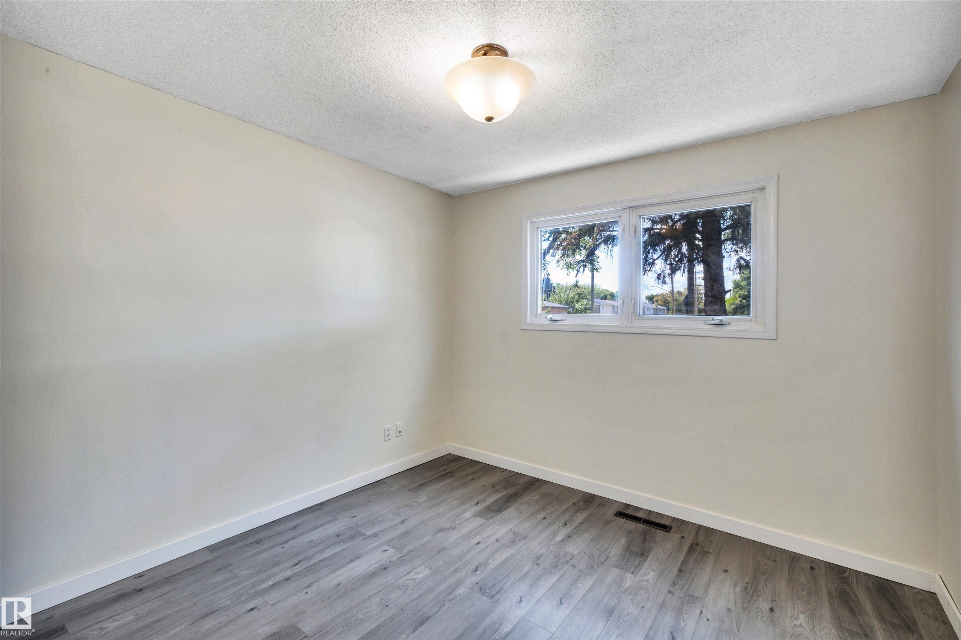 Photo 12 at 77 Grosvenor Boulevard, Grandin, St. Albert