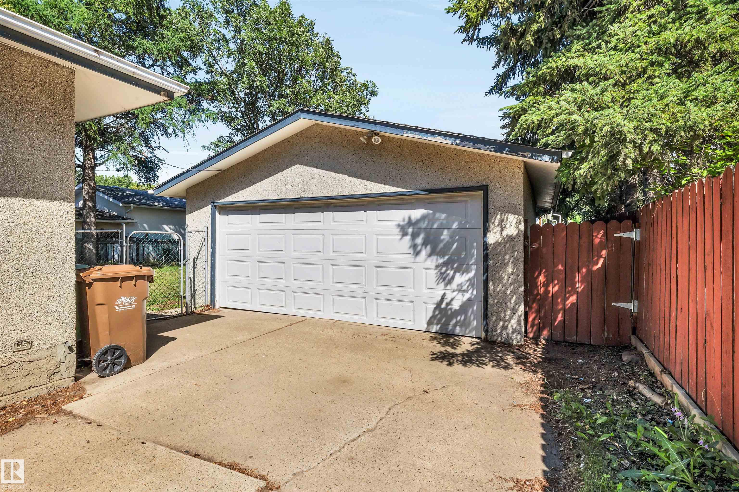 Photo 32 at 77 Grosvenor Boulevard, Grandin, St. Albert