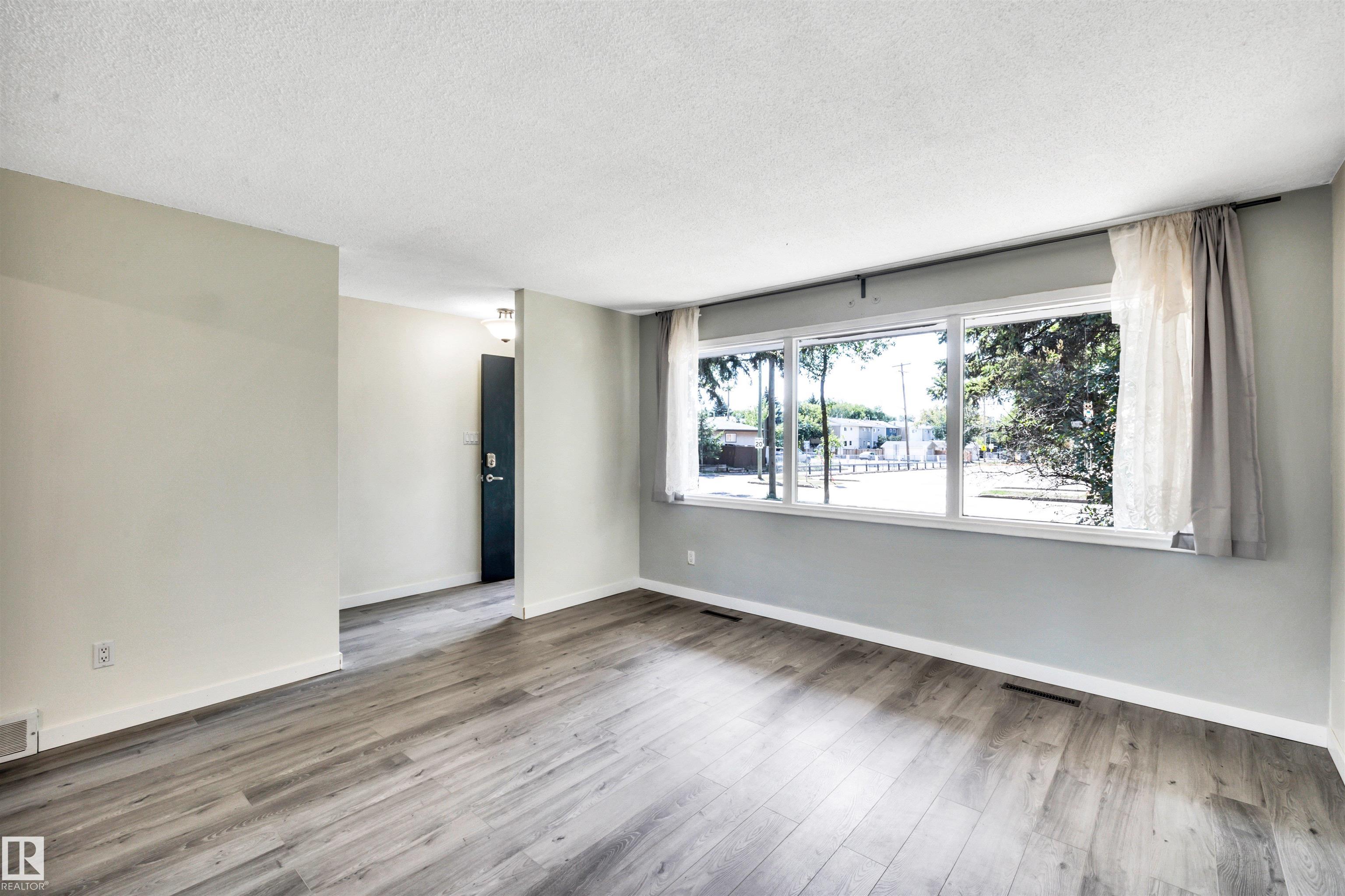 Photo 5 at 77 Grosvenor Boulevard, Grandin, St. Albert