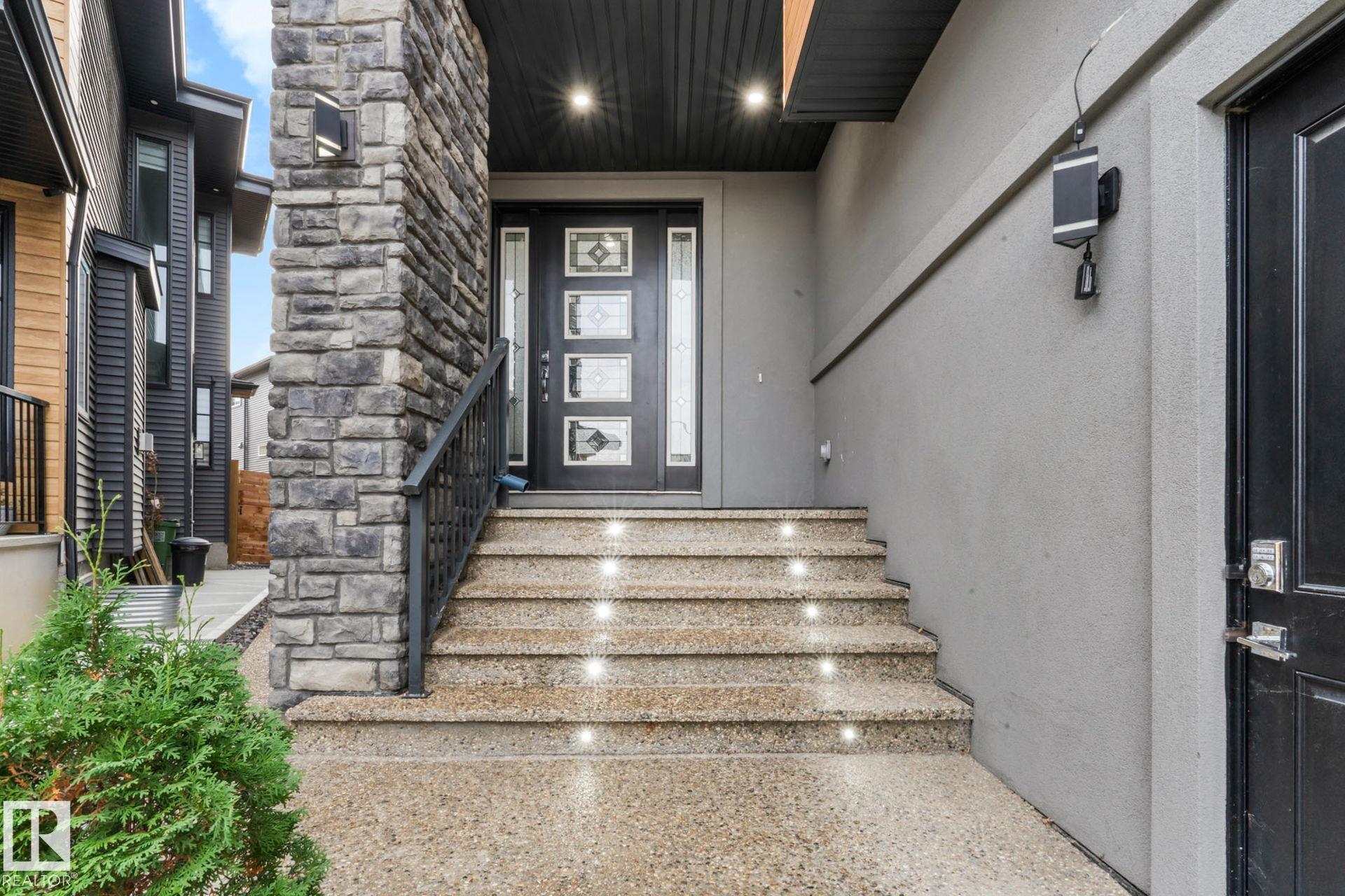 Photo 3 at 223 37 Street SW, Charlesworth, Edmonton