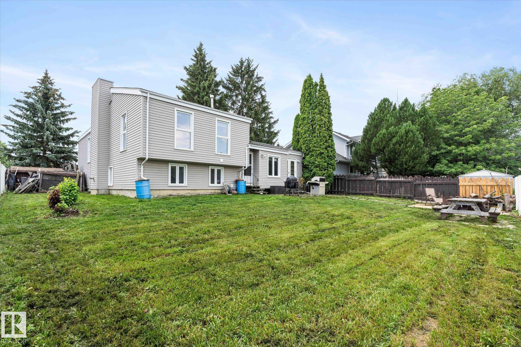 Photo 3 at 8006 100 Avenue, Pineview Fort Sask., Fort Saskatchewan