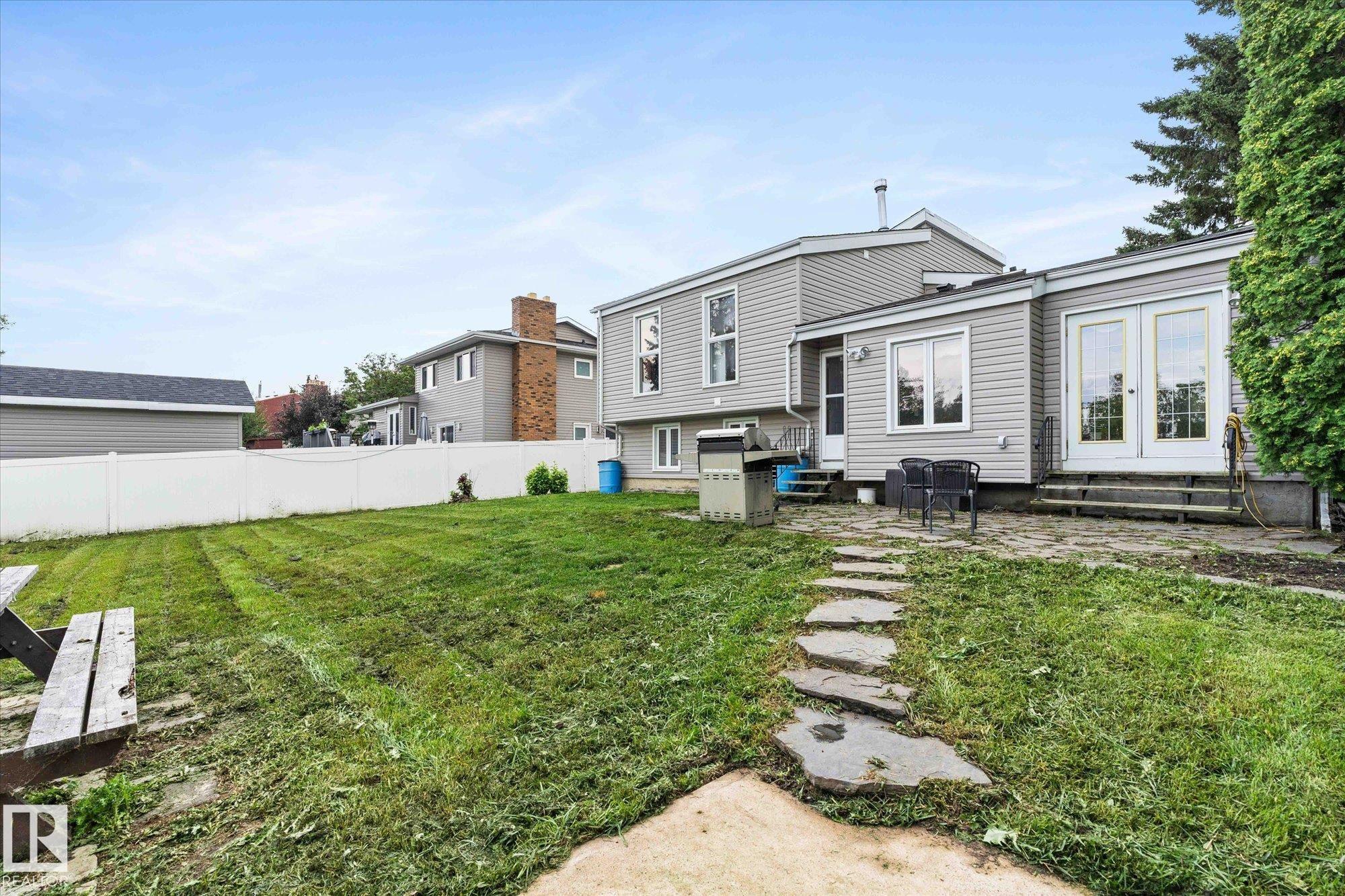 Photo 5 at 8006 100 Avenue, Pineview Fort Sask., Fort Saskatchewan