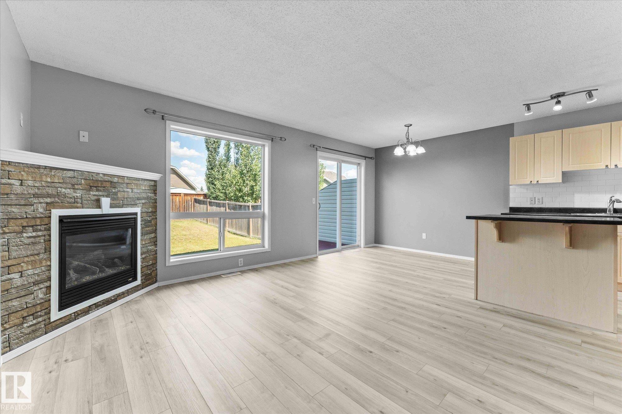 Photo 4 at 32 Nevis Close, North Ridge, St. Albert