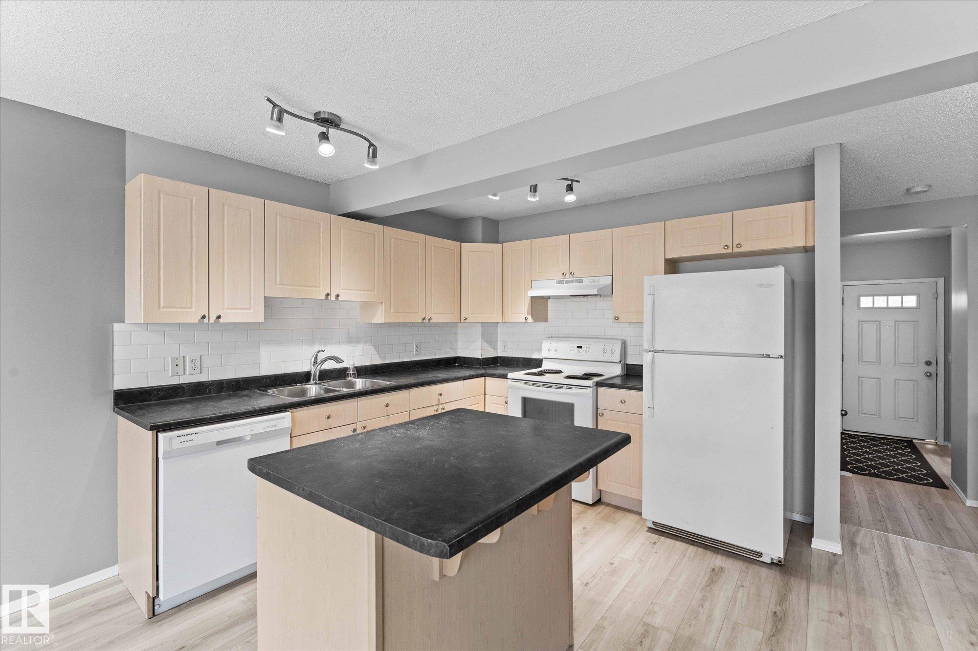 Photo 5 at 32 Nevis Close, North Ridge, St. Albert