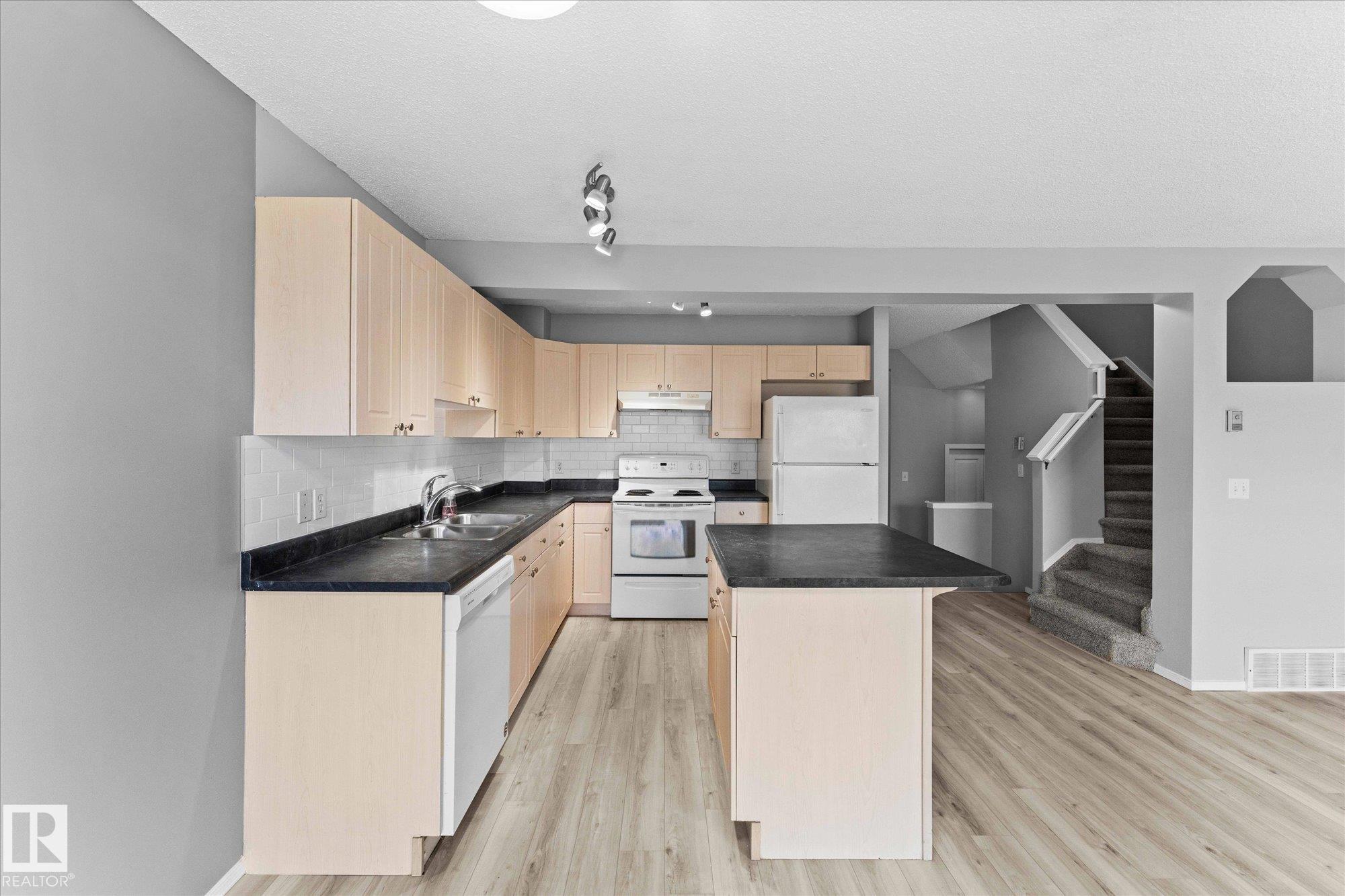 Photo 6 at 32 Nevis Close, North Ridge, St. Albert