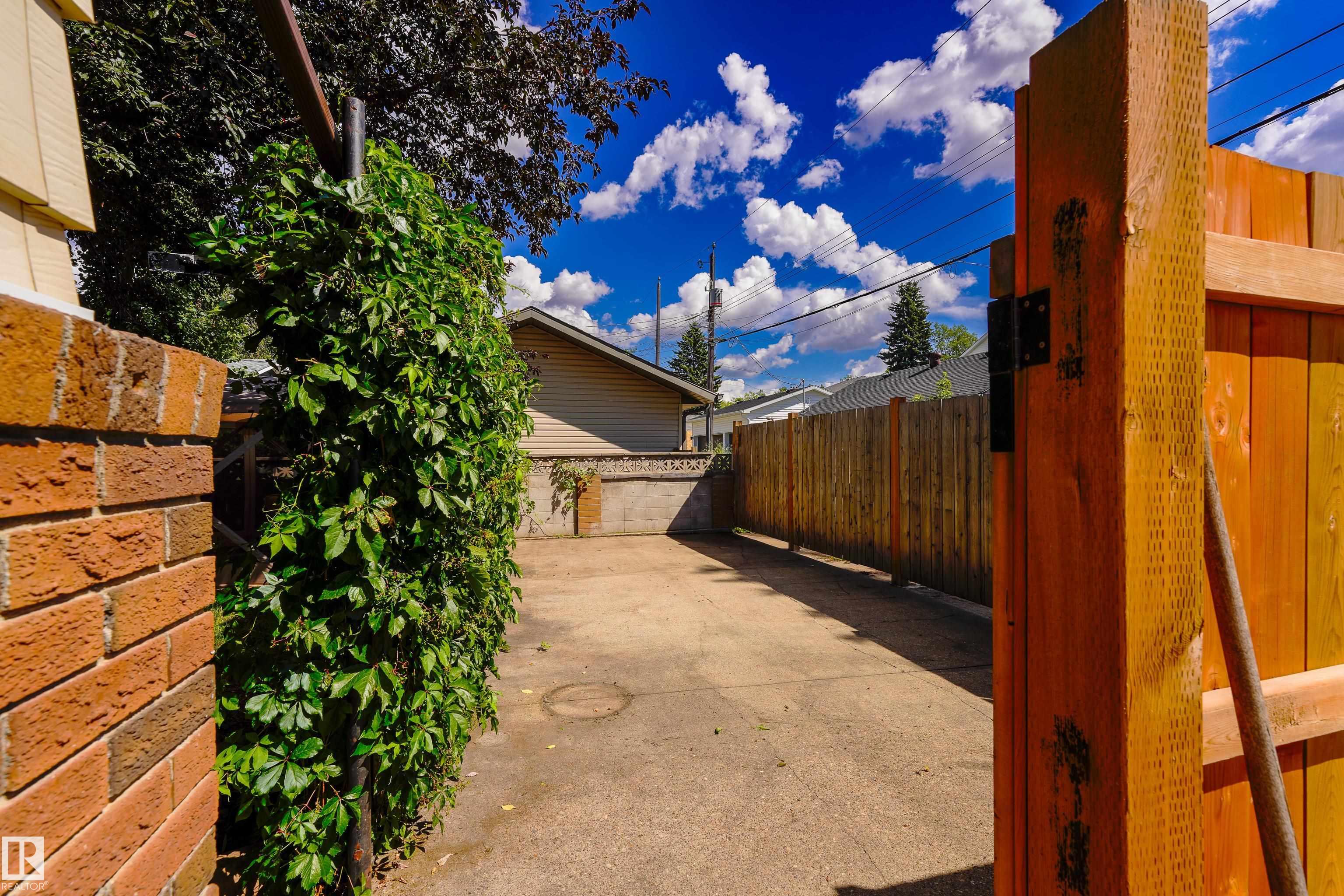 Photo 37 at 10725 72 Avenue NW, Queen Alexandra, Edmonton
