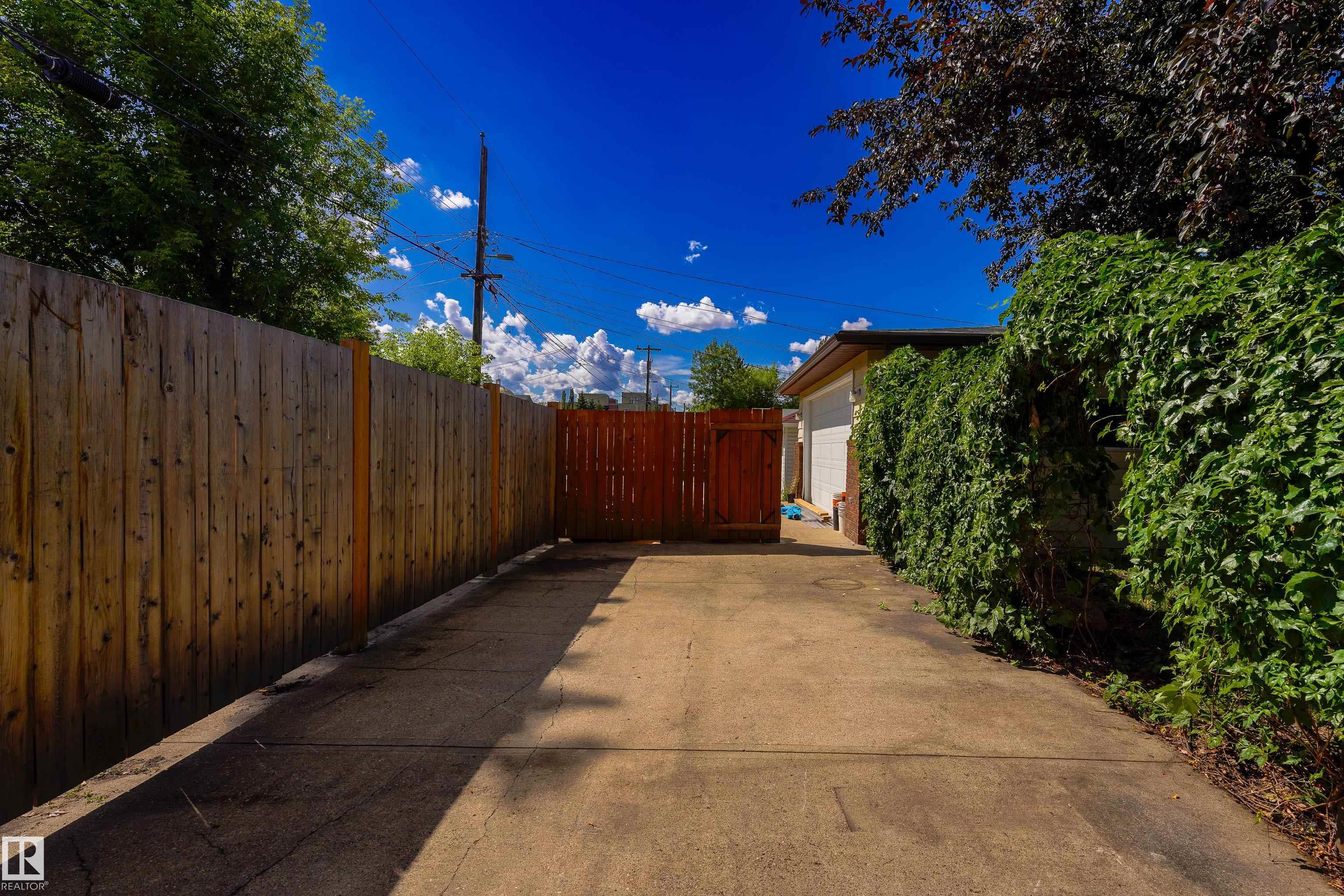 Photo 38 at 10725 72 Avenue NW, Queen Alexandra, Edmonton
