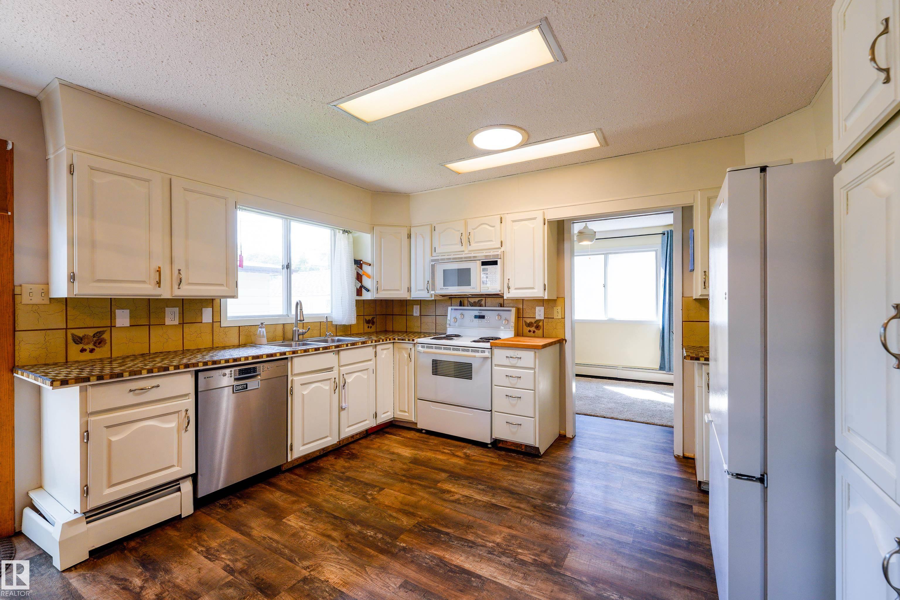 Photo 10 at 10725 72 Avenue NW, Queen Alexandra, Edmonton