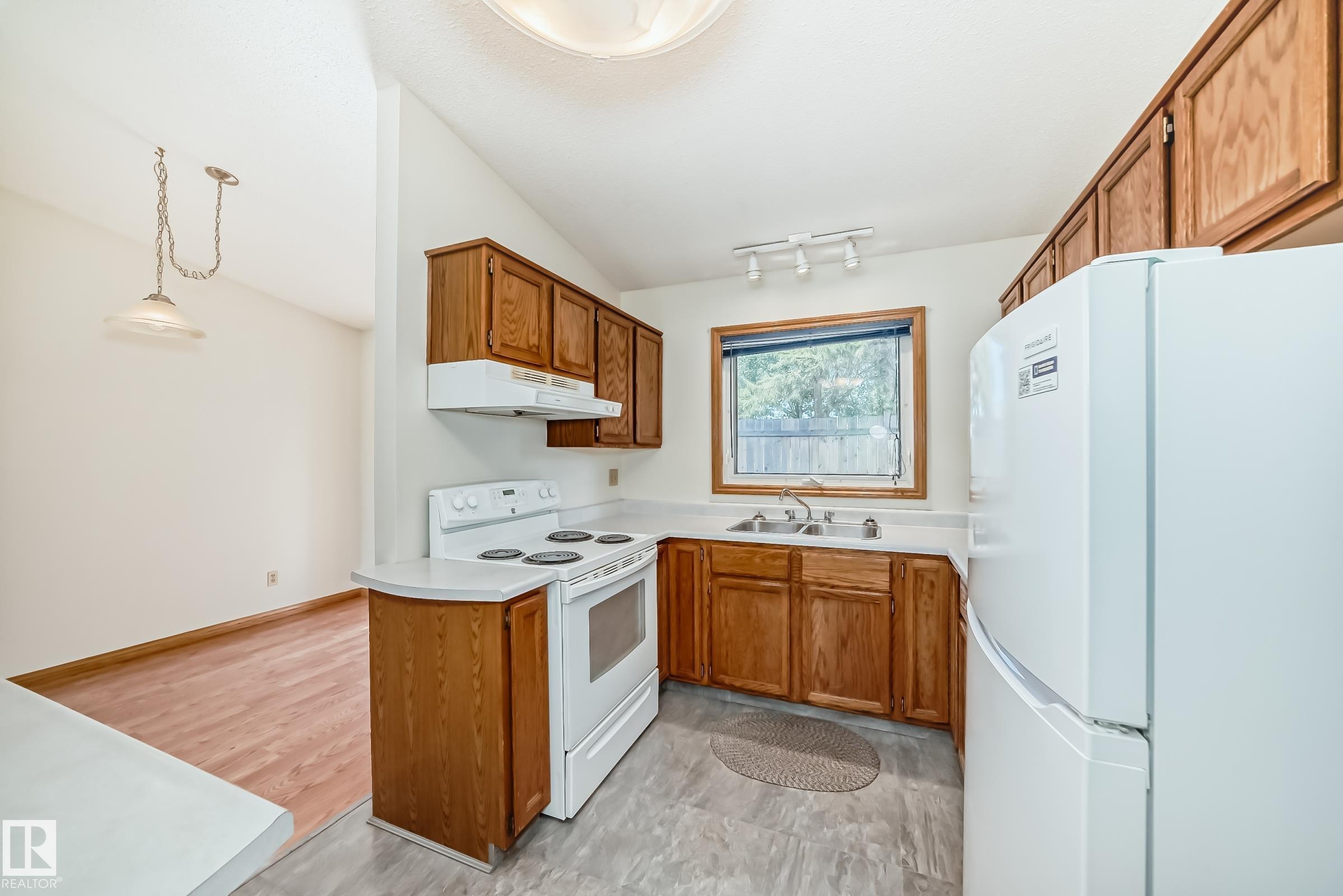 Photo 12 at 9 Wellington Crescent, Woodhaven, Spruce Grove