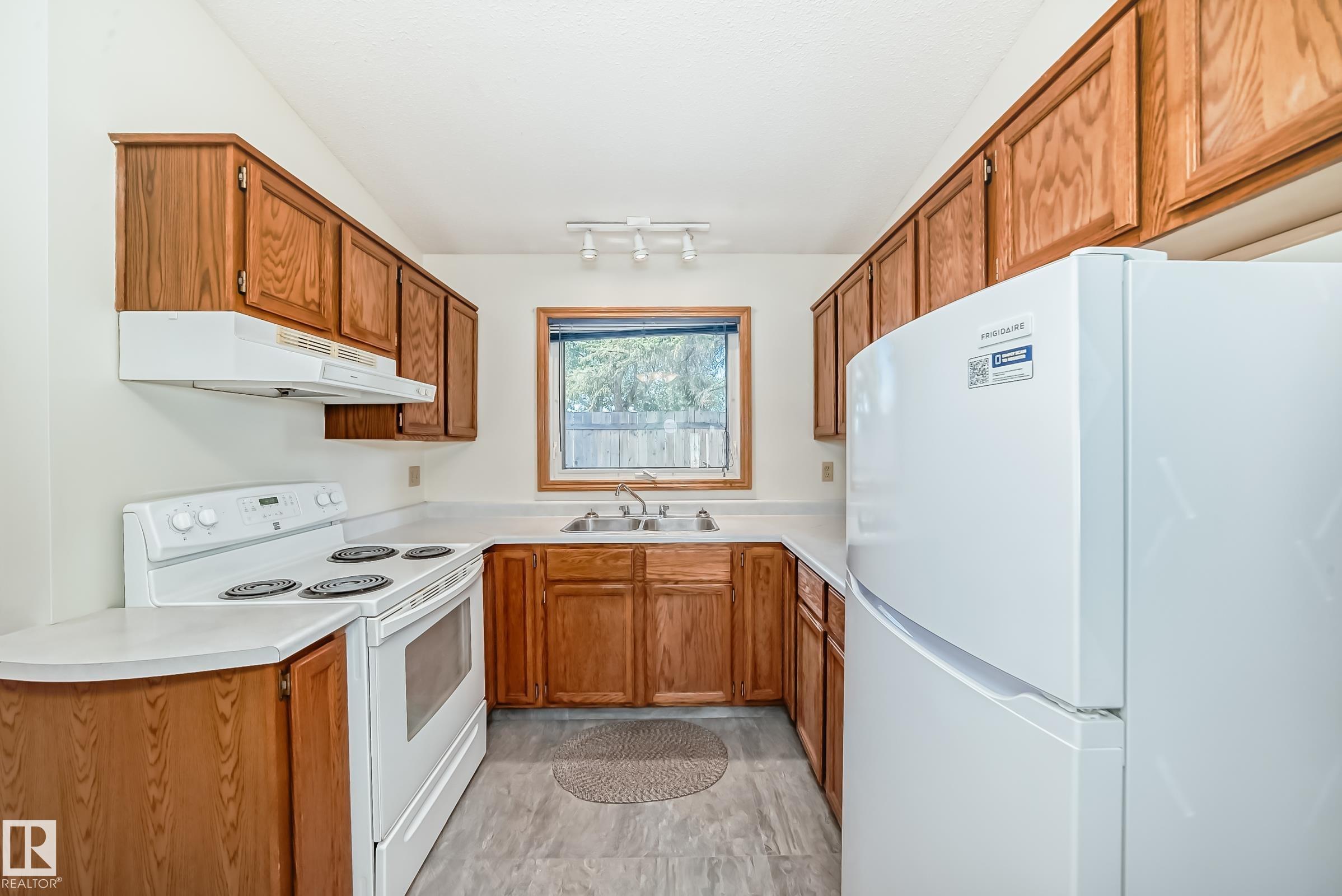 Photo 13 at 9 Wellington Crescent, Woodhaven, Spruce Grove