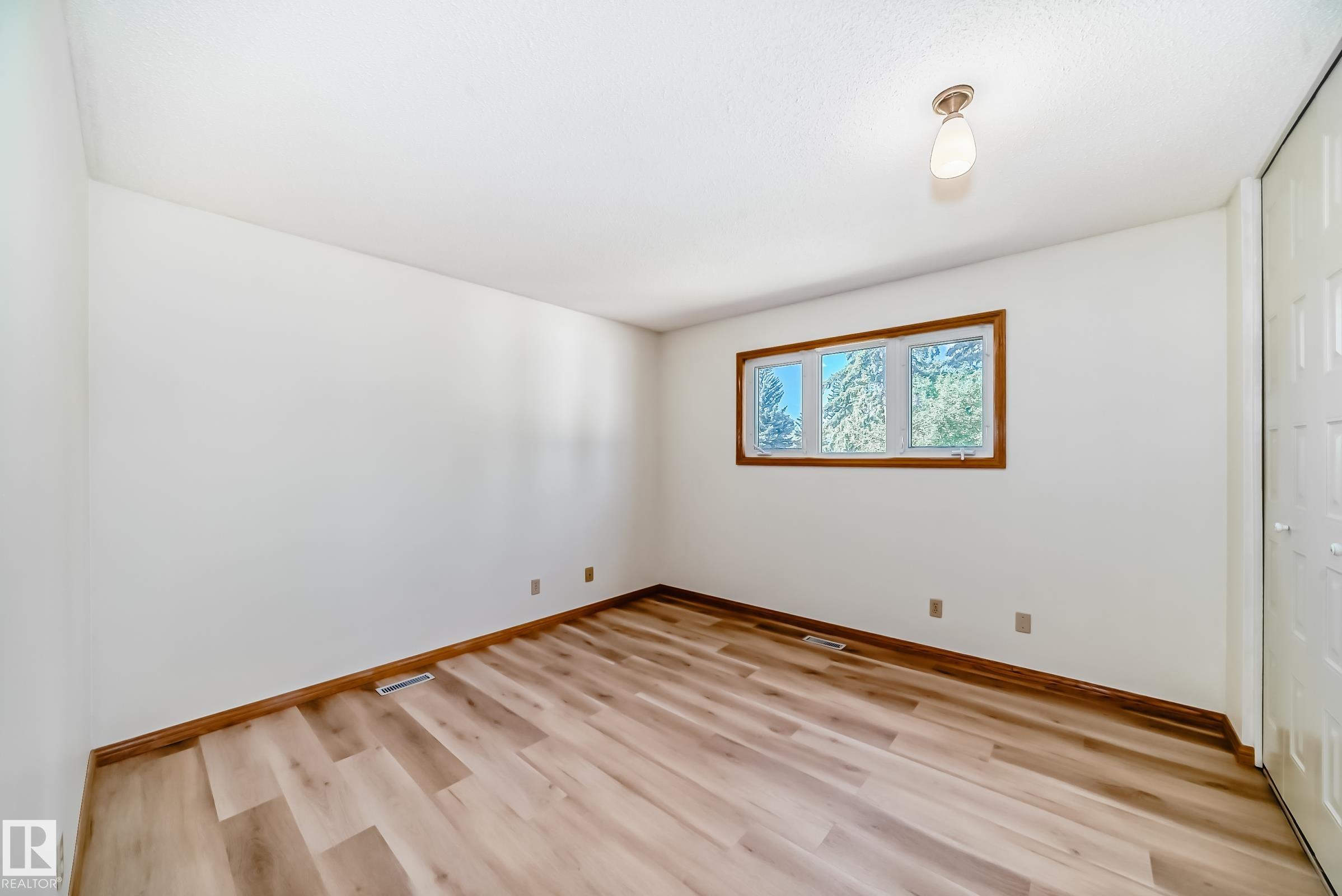 Photo 17 at 9 Wellington Crescent, Woodhaven, Spruce Grove