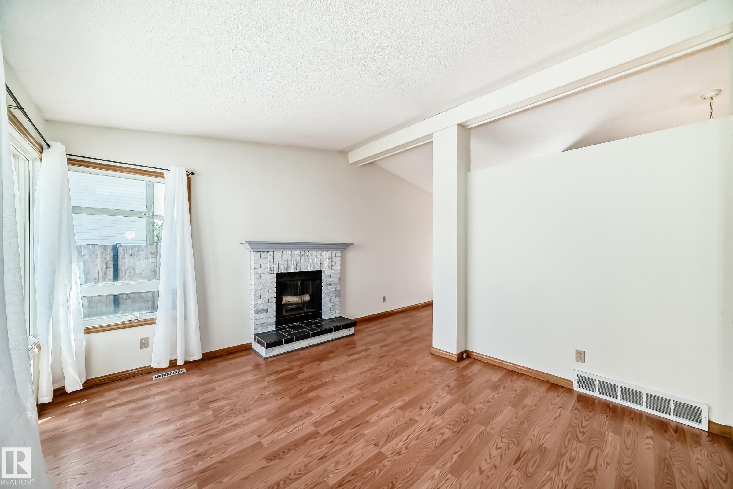 Photo 3 at 9 Wellington Crescent, Woodhaven, Spruce Grove
