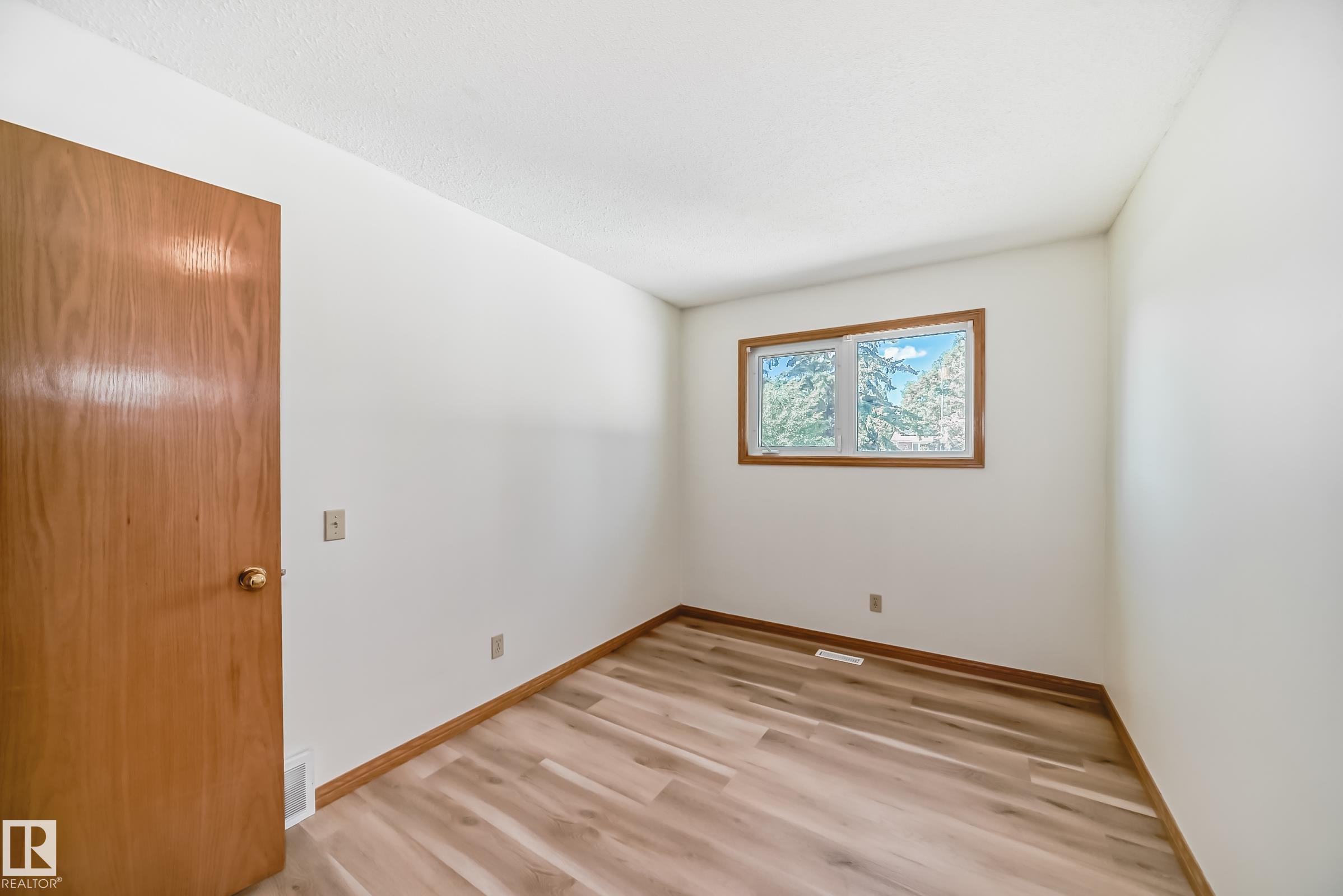 Photo 23 at 9 Wellington Crescent, Woodhaven, Spruce Grove