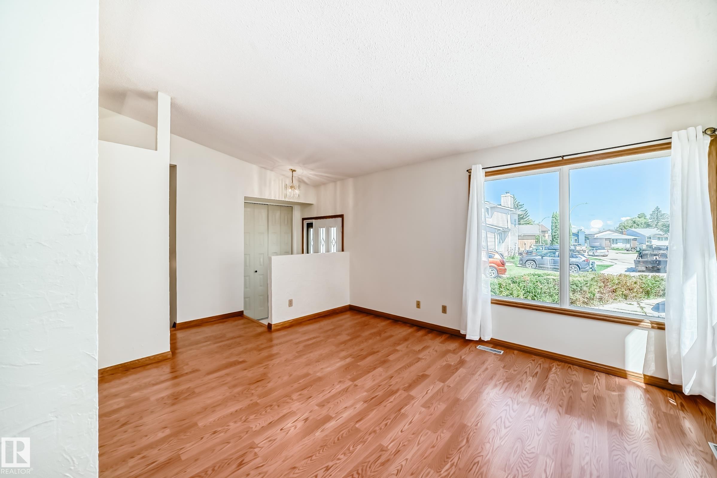 Photo 5 at 9 Wellington Crescent, Woodhaven, Spruce Grove