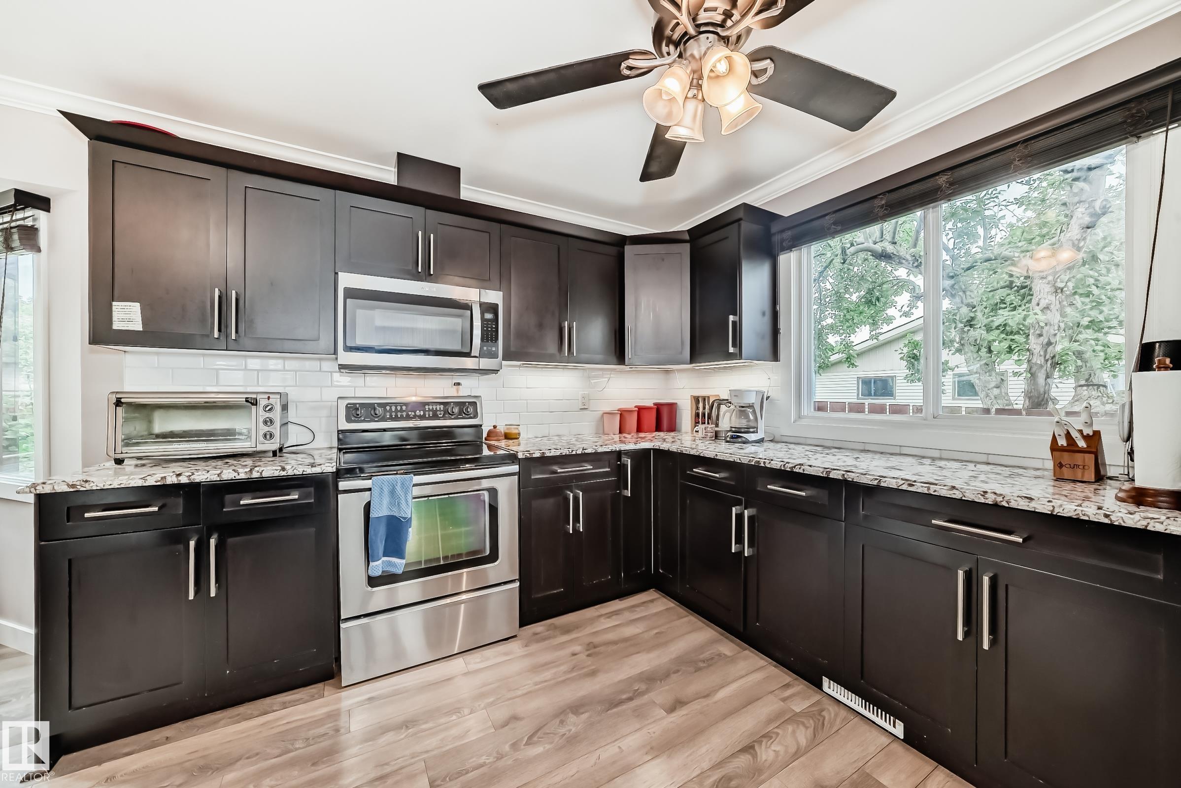 Photo 12 at 10 Abbey Crescent, Akinsdale, St. Albert