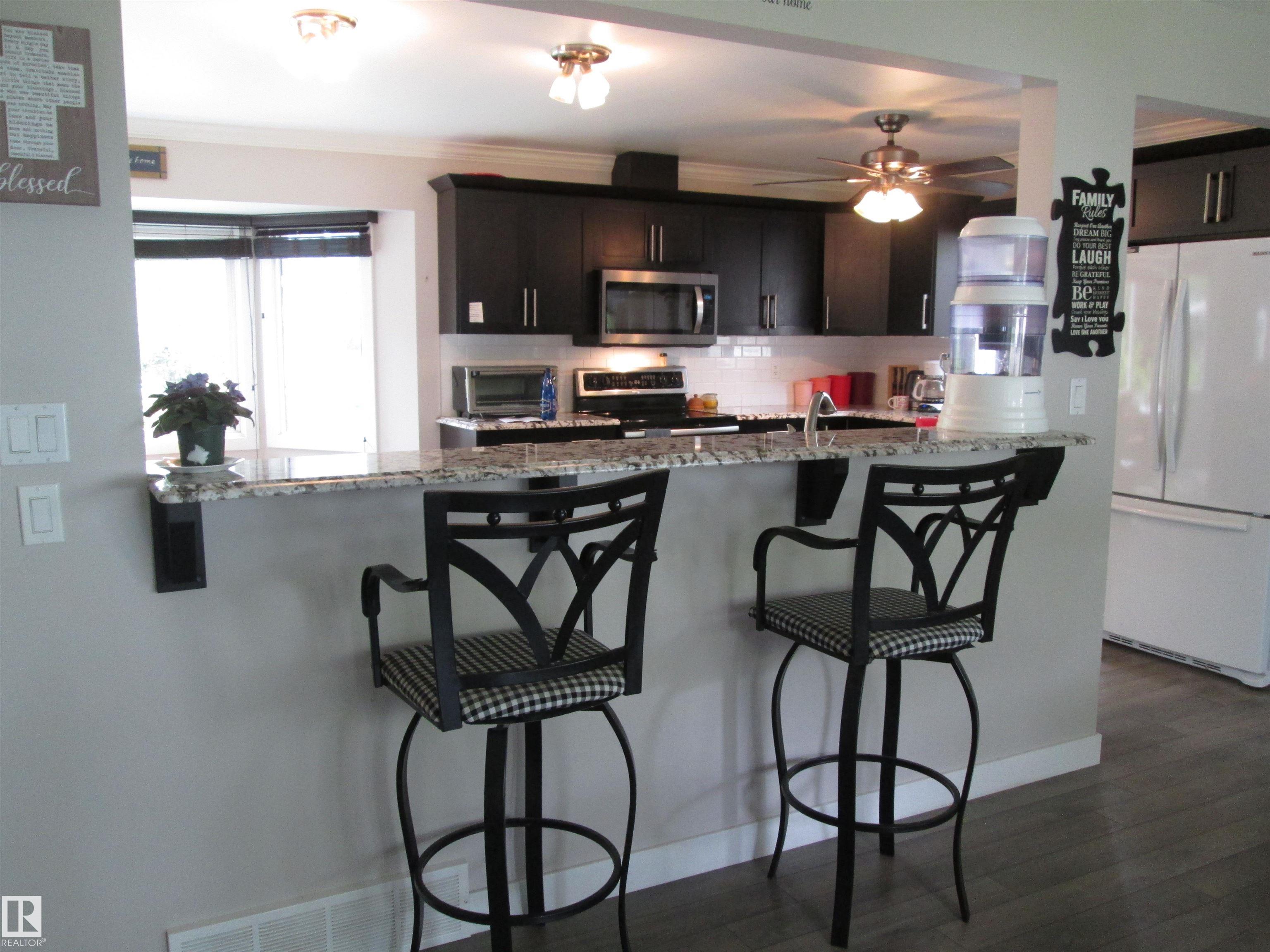 Photo 13 at 10 Abbey Crescent, Akinsdale, St. Albert