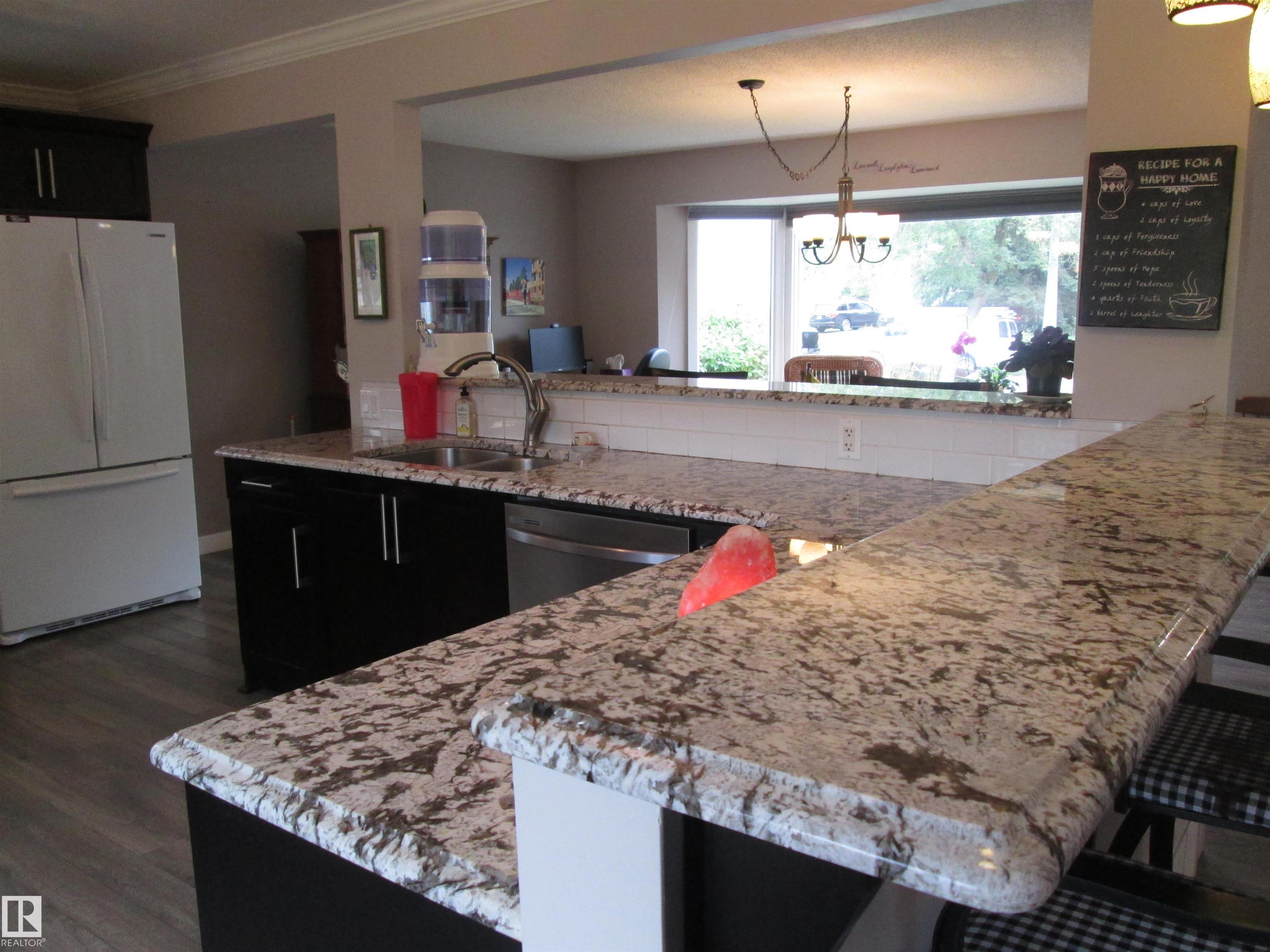 Photo 14 at 10 Abbey Crescent, Akinsdale, St. Albert