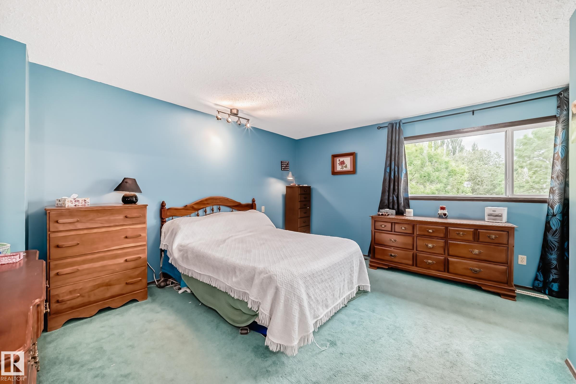 Photo 17 at 10 Abbey Crescent, Akinsdale, St. Albert