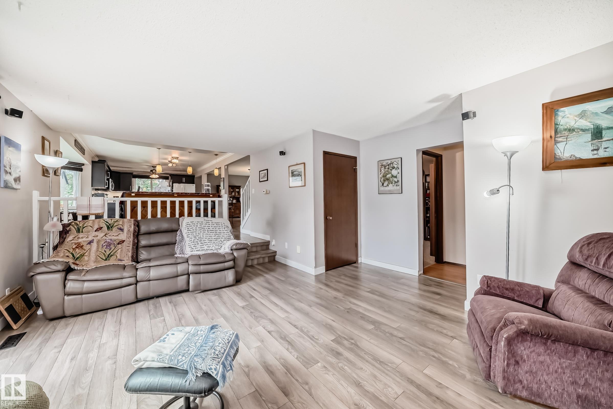 Photo 22 at 10 Abbey Crescent, Akinsdale, St. Albert