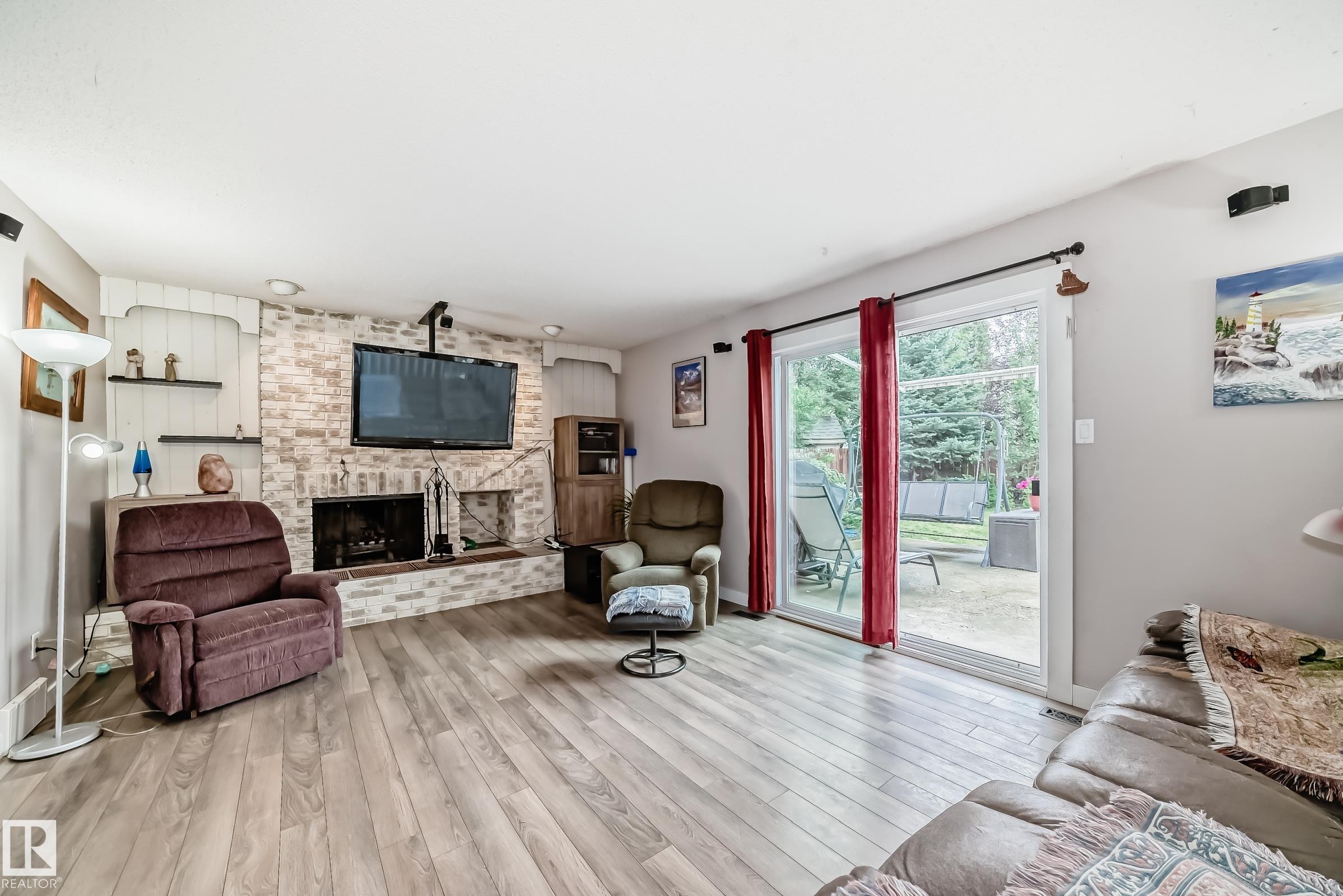 Photo 4 at 10 Abbey Crescent, Akinsdale, St. Albert