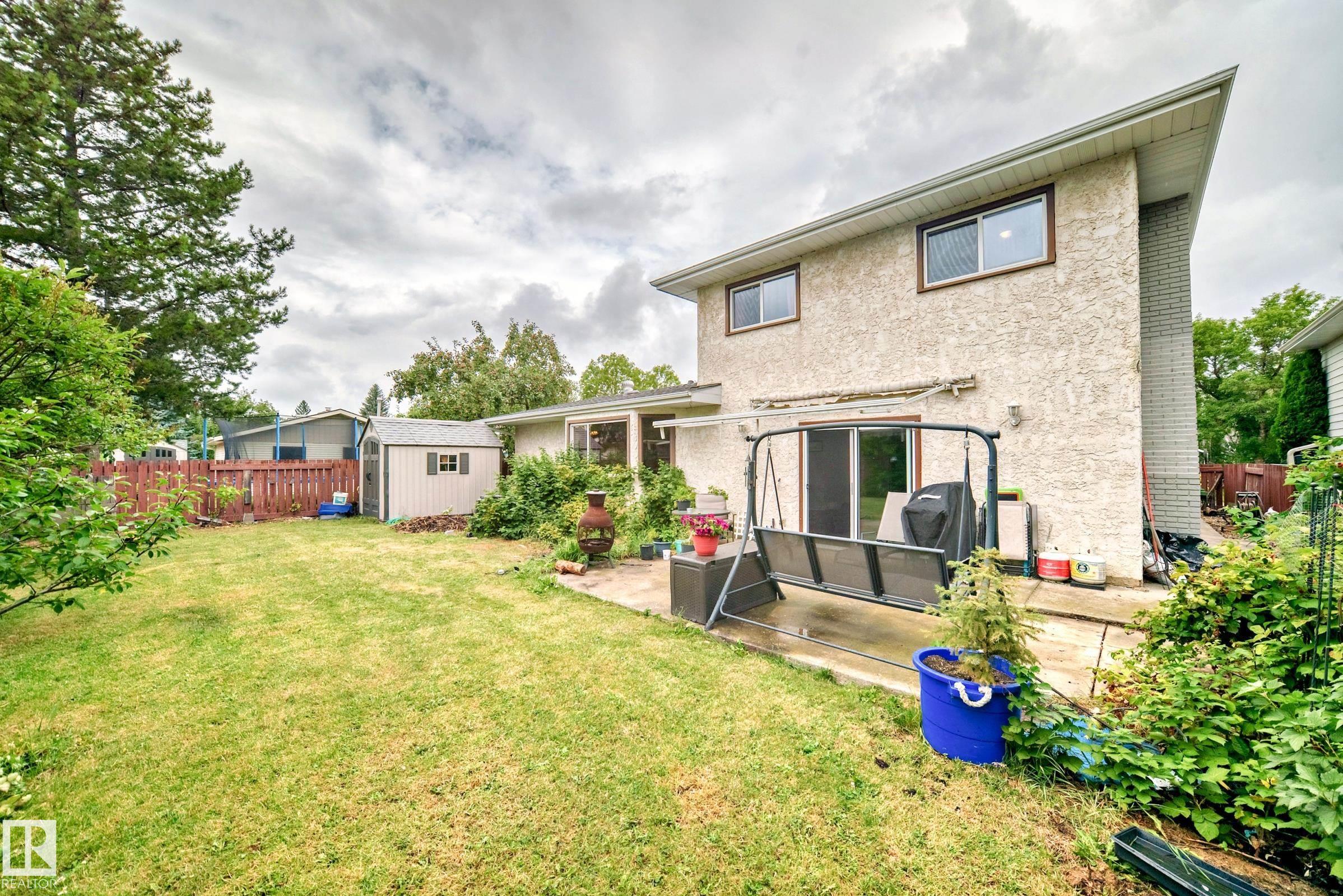 Photo 31 at 10 Abbey Crescent, Akinsdale, St. Albert