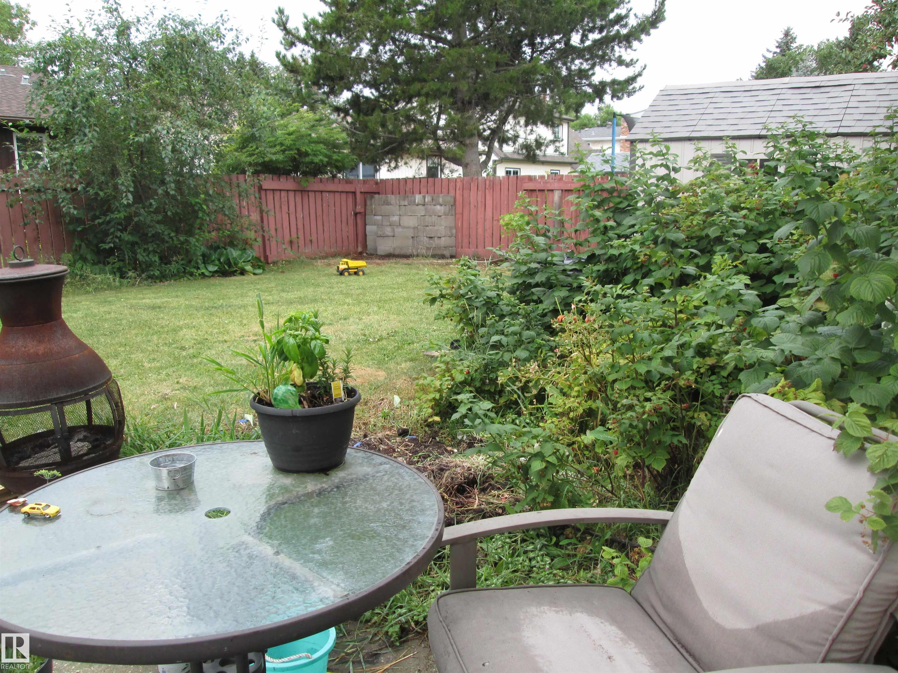 Photo 5 at 10 Abbey Crescent, Akinsdale, St. Albert