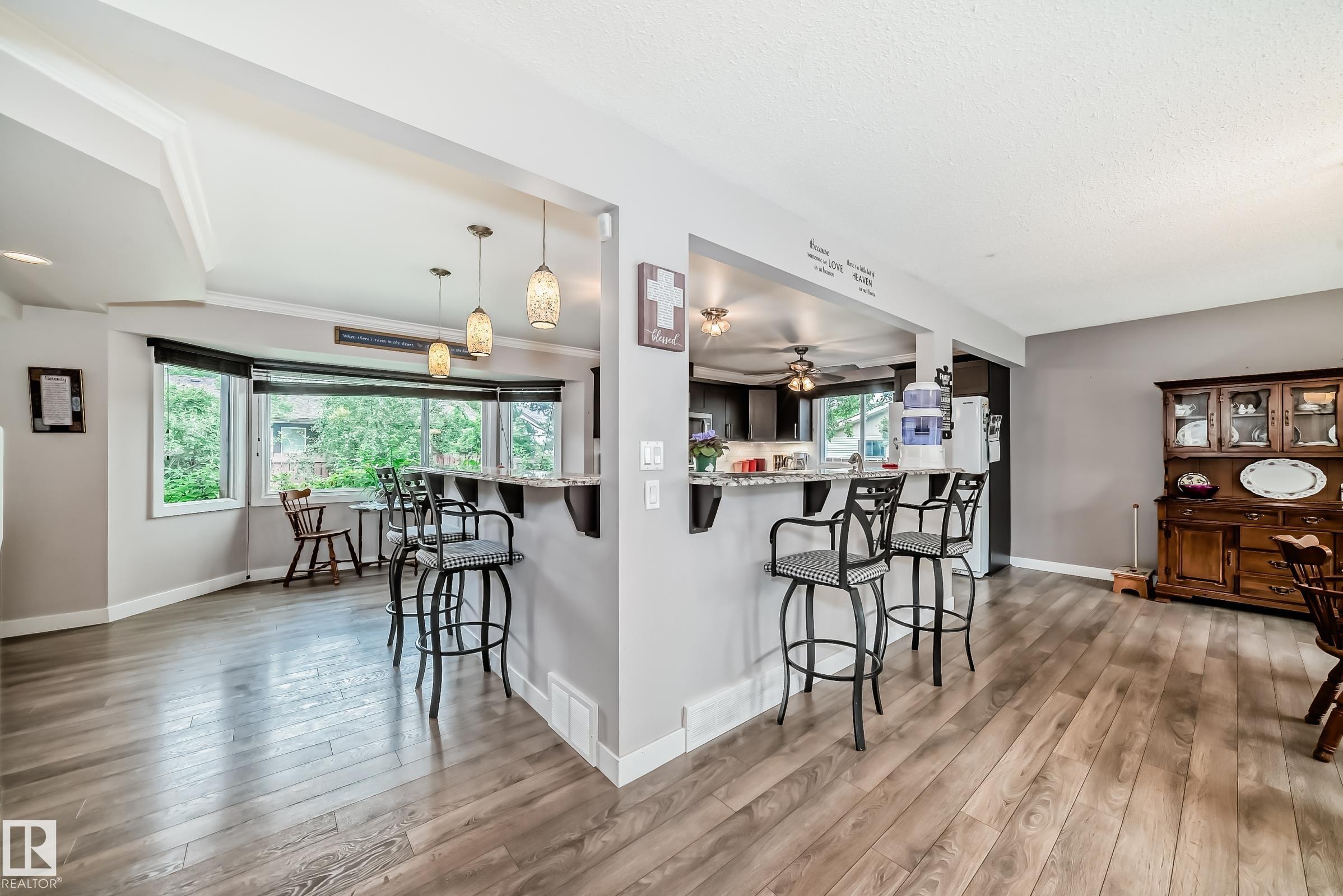 Photo 9 at 10 Abbey Crescent, Akinsdale, St. Albert