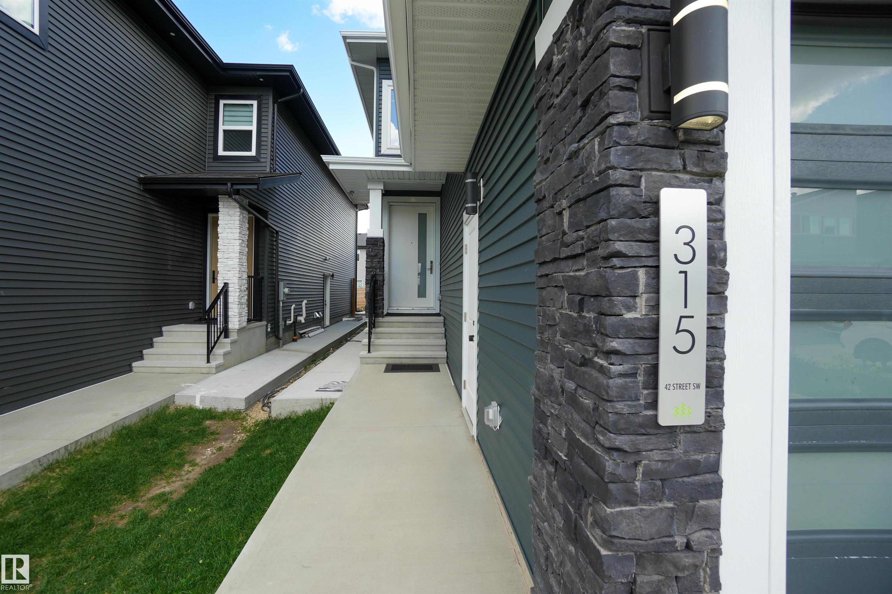 Photo 3 at 315 42 Street SW, Charlesworth, Edmonton
