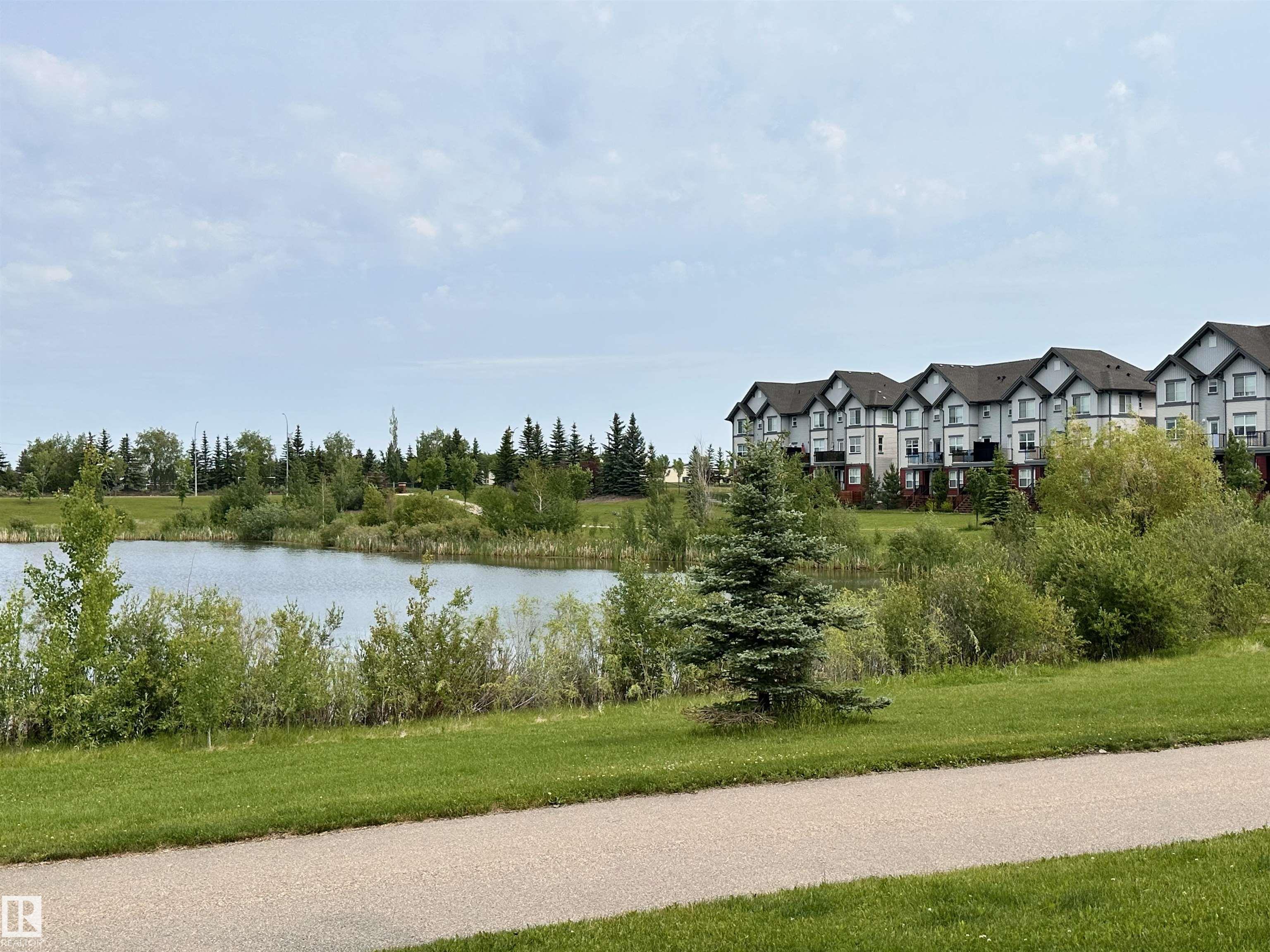 http://cdnparap120.paragonrels.com/ParagonImages/Property/p12/RAE/225364921/45/0/0/84c314073e81fe445d4b838feef300b2/1/c0262cf75514e58b82727ef7ca44f1cf/225364921-4EA83619-E576-4F6C-AA09-DA7DDE09CBEC.JPG