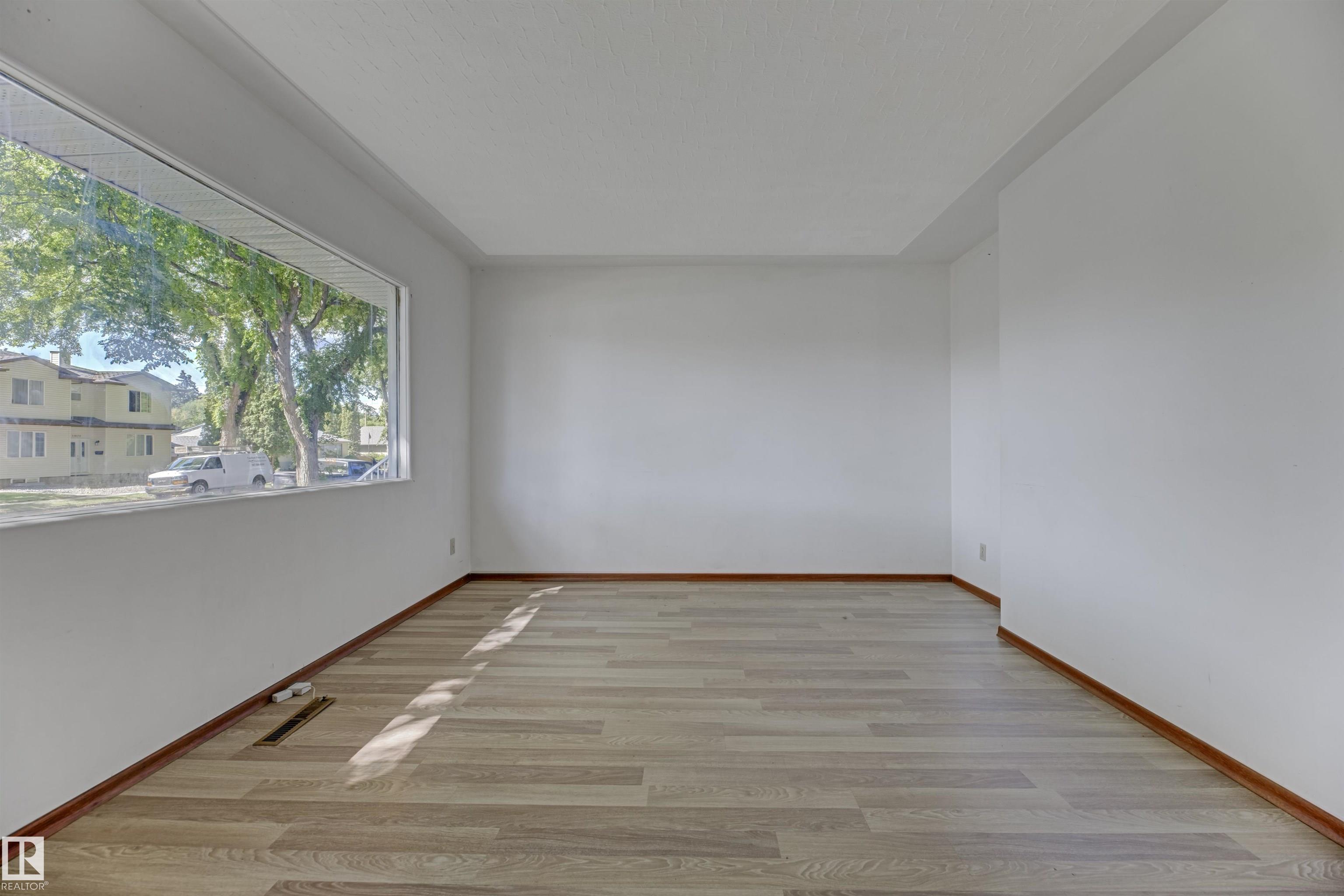 Photo 4 at 11809/11 40 Street NW, Beacon Heights, Edmonton