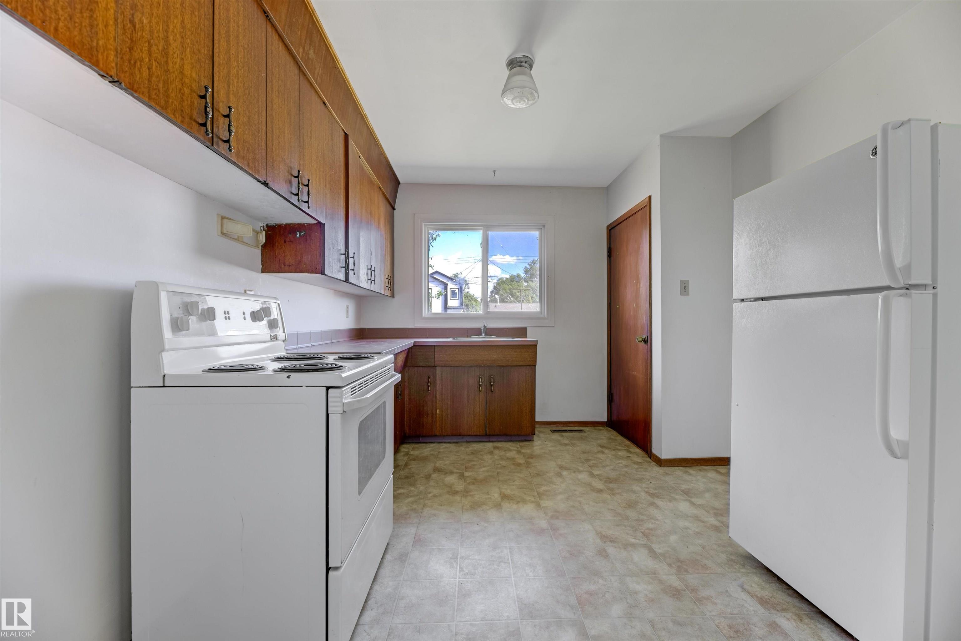 Photo 7 at 11809/11 40 Street NW, Beacon Heights, Edmonton