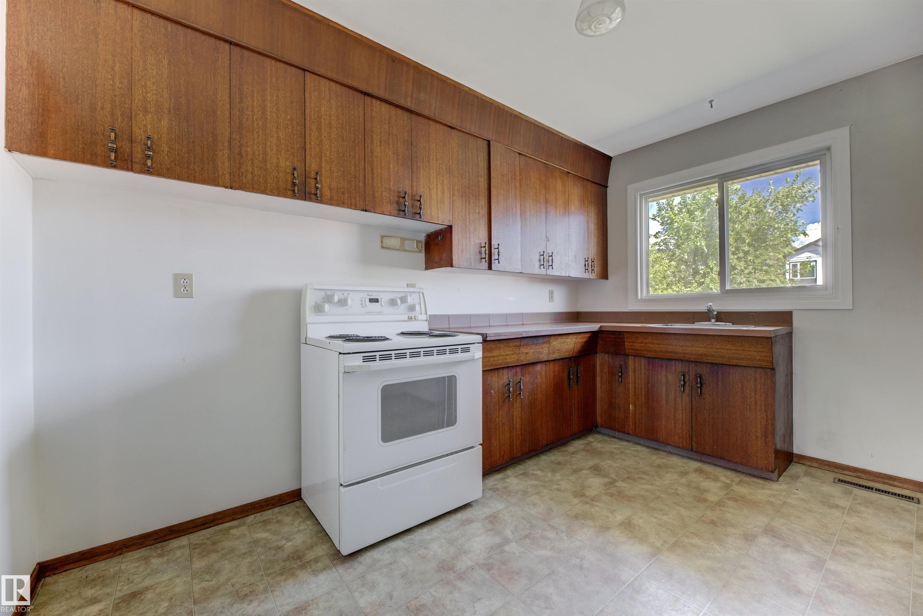 Photo 8 at 11809/11 40 Street NW, Beacon Heights, Edmonton