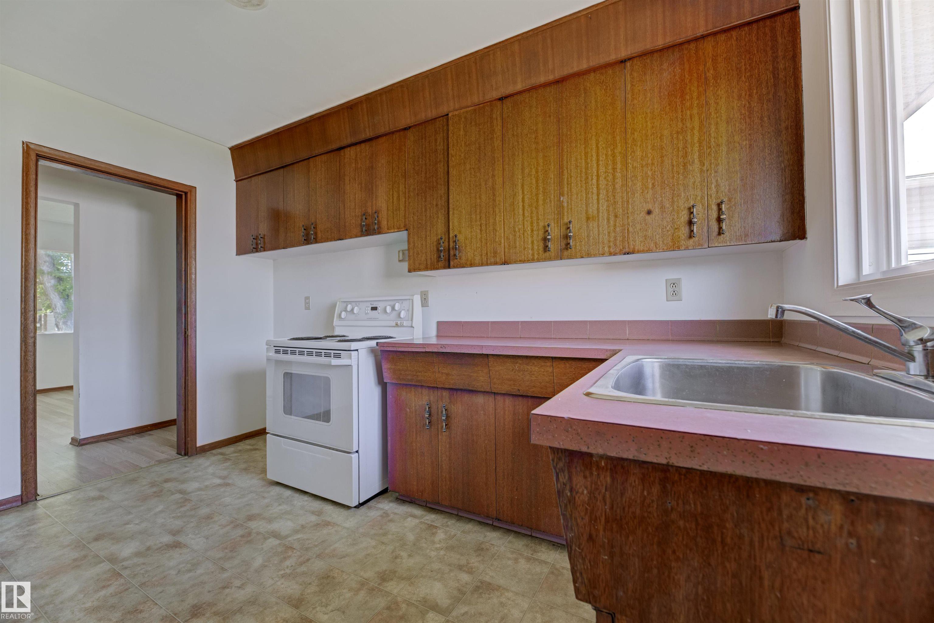 Photo 9 at 11809/11 40 Street NW, Beacon Heights, Edmonton