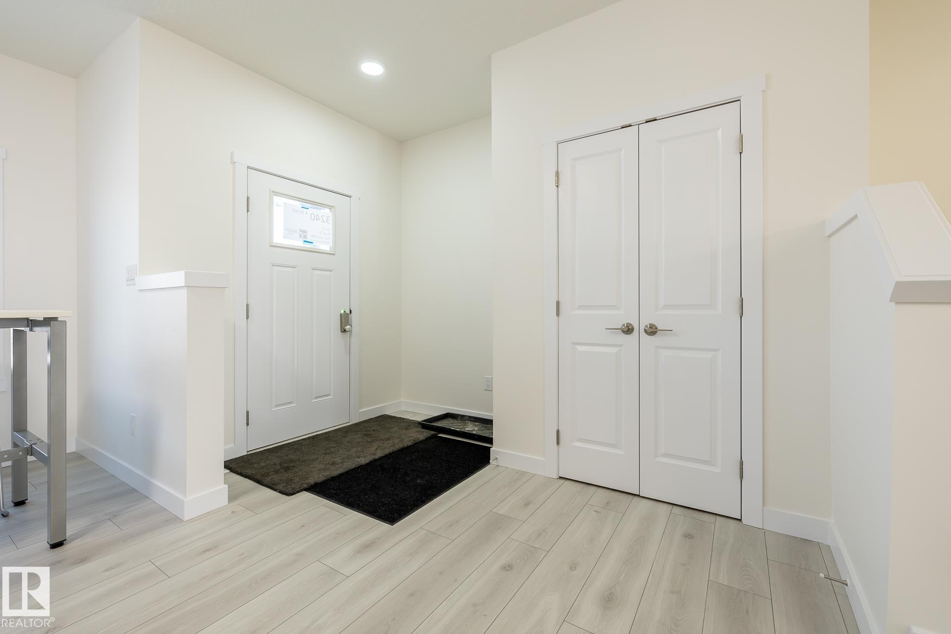 Photo 2 at 27 Renwyck Place, Fenwyck, Spruce Grove