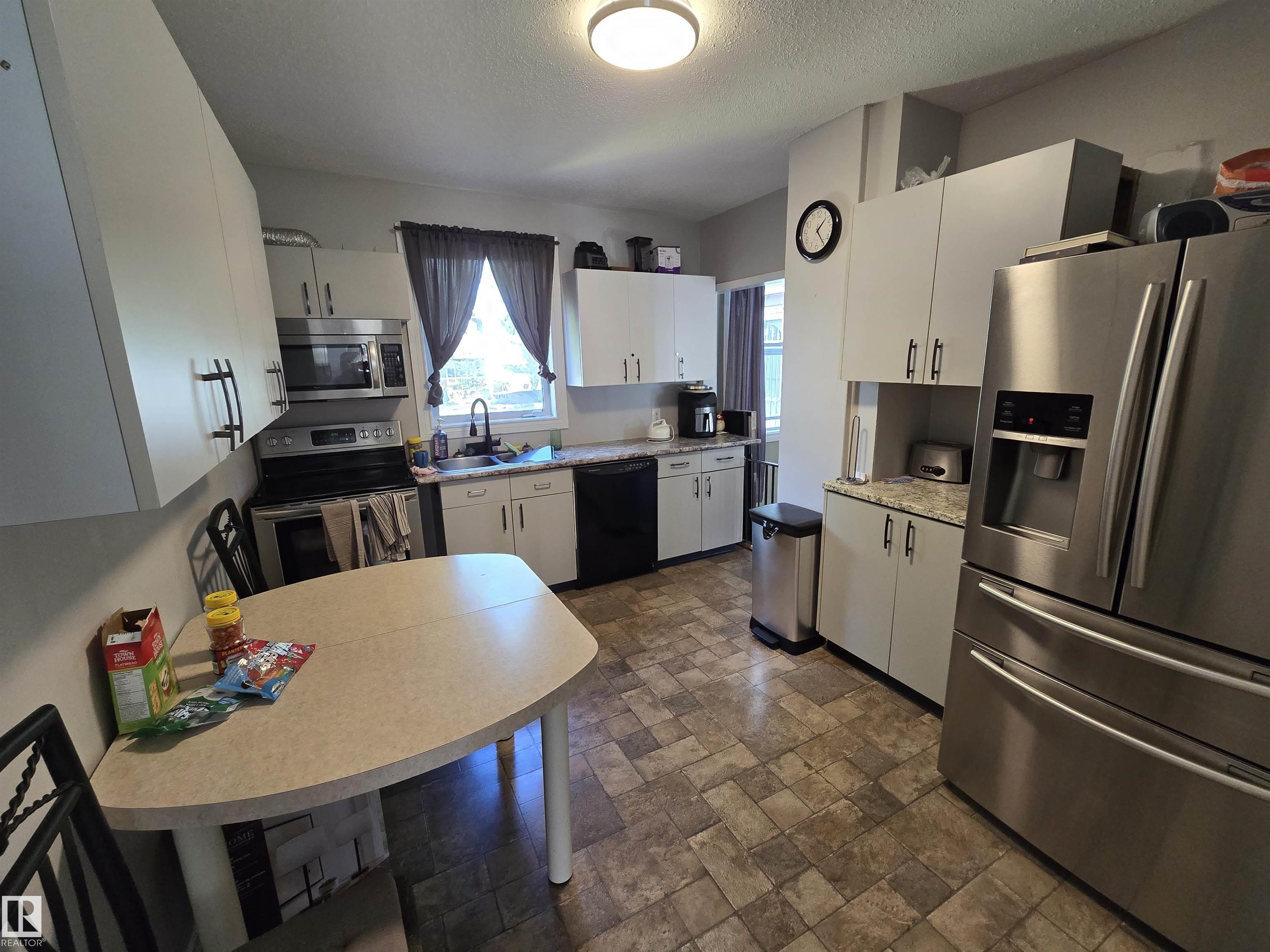 Photo 7 at 10013 97 Avenue, Sherridon Heights, Fort Saskatchewan