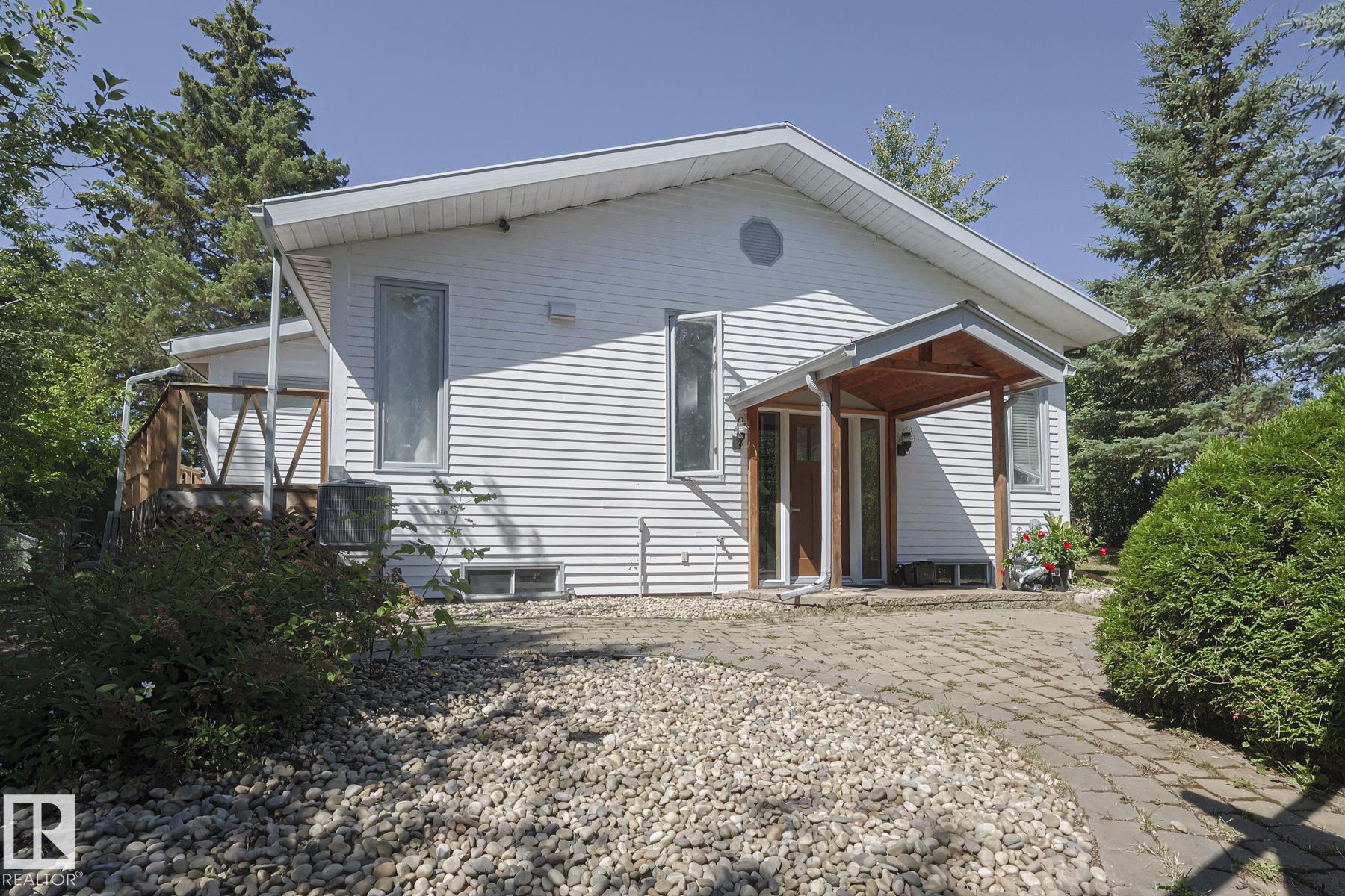 Photo 2 at 9 Gibbons Avenue, Kapasiwin, Rural Parkland County