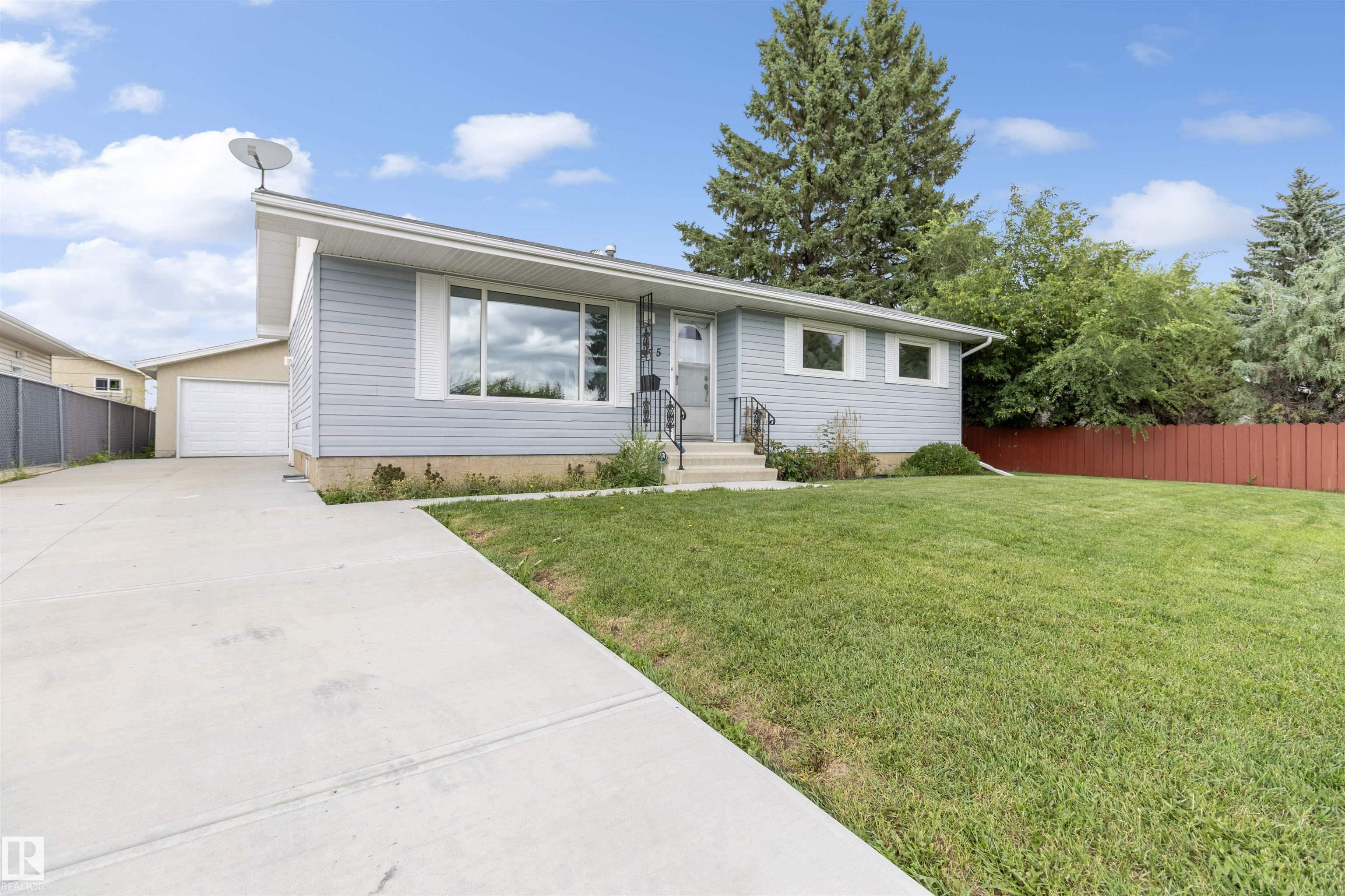 Photo 2 at 875 Juniper Avenue, Sherwood Heights, Sherwood Park