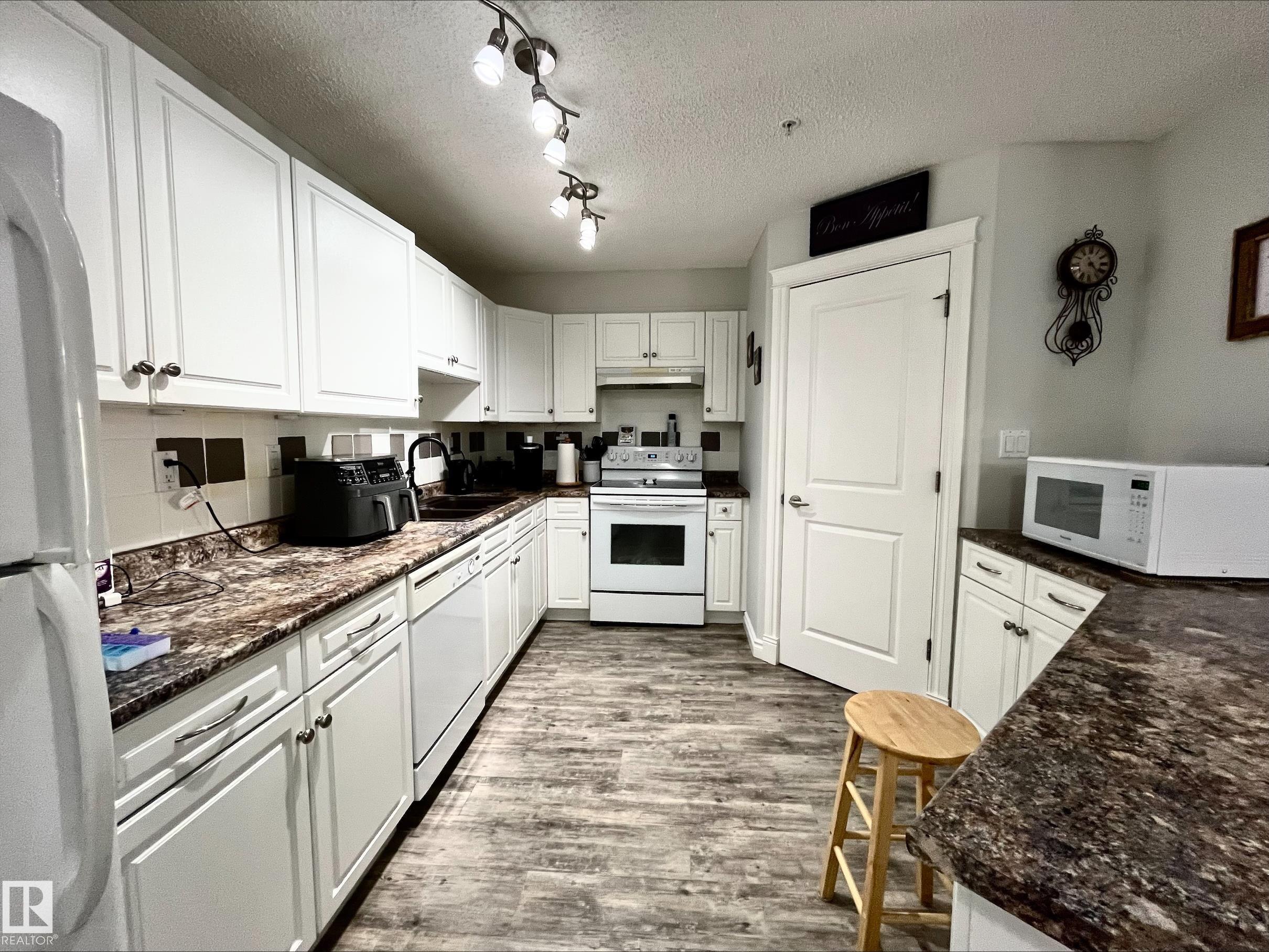 Photo 2 at 204B - 6 Spruce Ridge Drive, Spruce Ridge, Spruce Grove