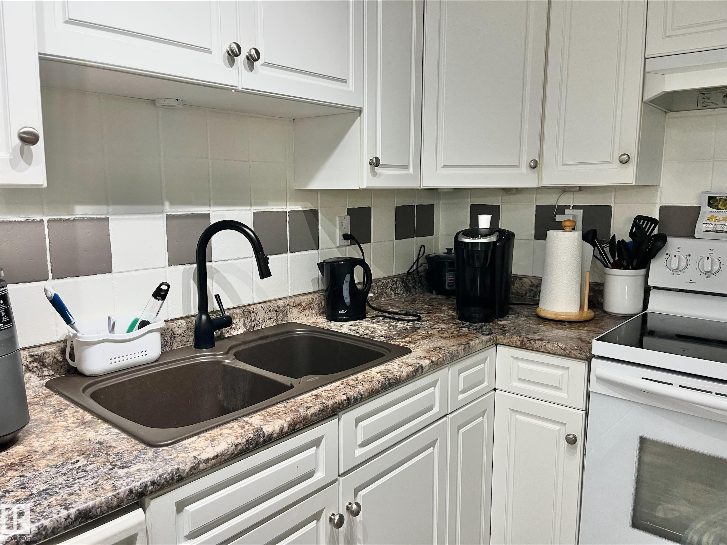 Photo 3 at 204B - 6 Spruce Ridge Drive, Spruce Ridge, Spruce Grove