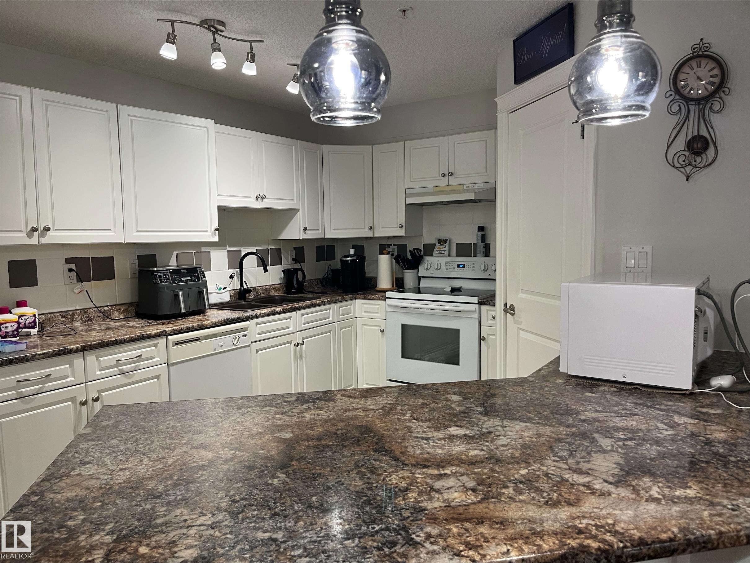 Photo 4 at 204B - 6 Spruce Ridge Drive, Spruce Ridge, Spruce Grove