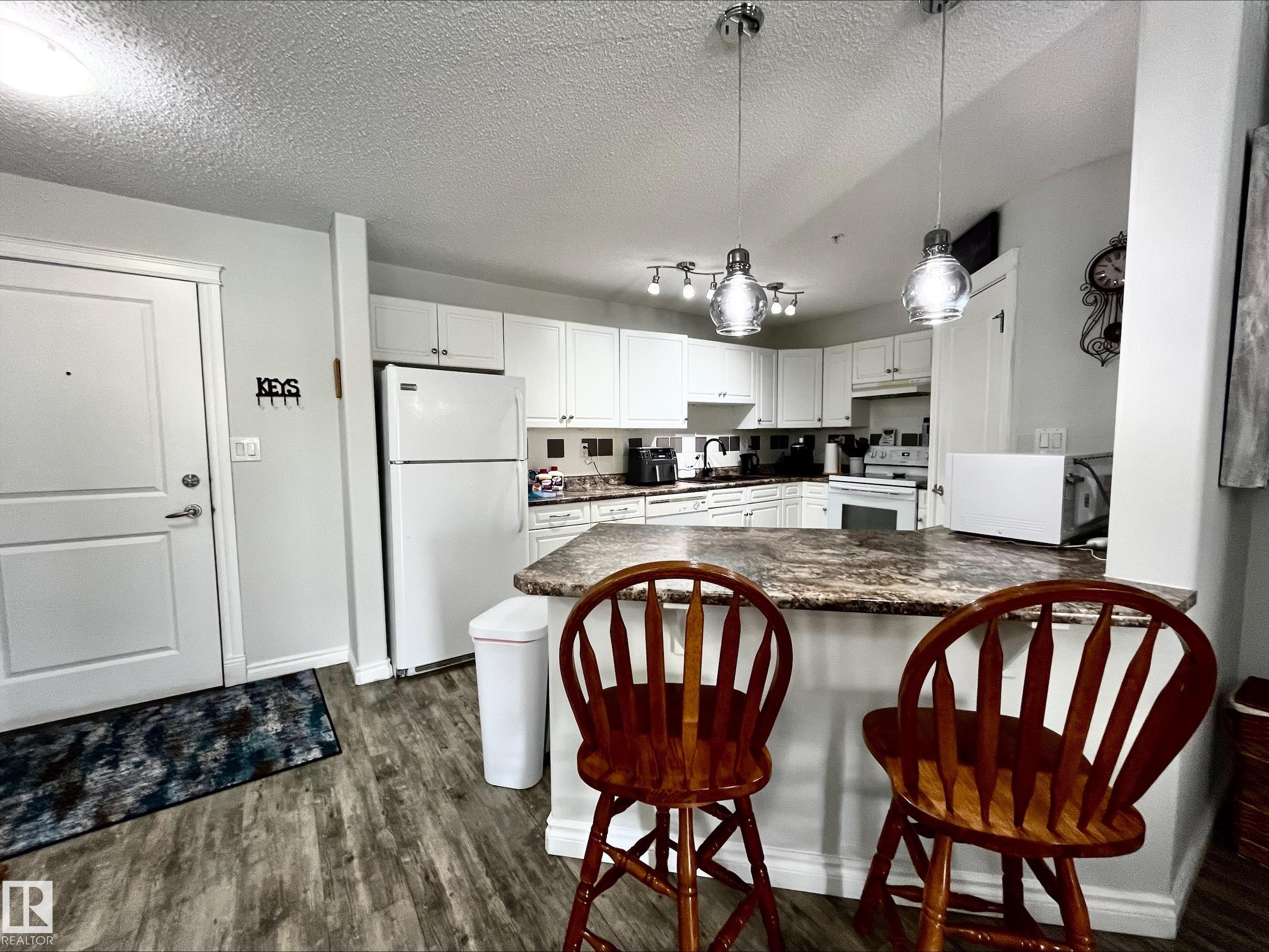 Photo 5 at 204B - 6 Spruce Ridge Drive, Spruce Ridge, Spruce Grove