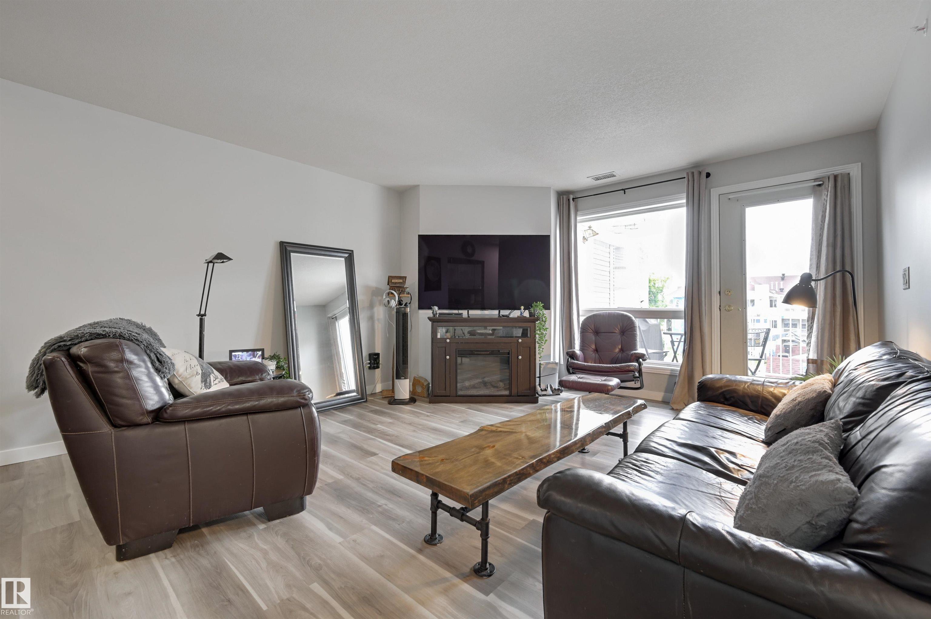http://cdnparap120.paragonrels.com/ParagonImages/Property/p12/RAE/225365271/14/0/0/64e3b612f2c2f004a73bc6c201820385/1/fb5c43562717af69905f249cd5ebf7c2/225365271-dbbb10c4-0c8d-4c7f-a542-cdc6c2aa500c.JPG