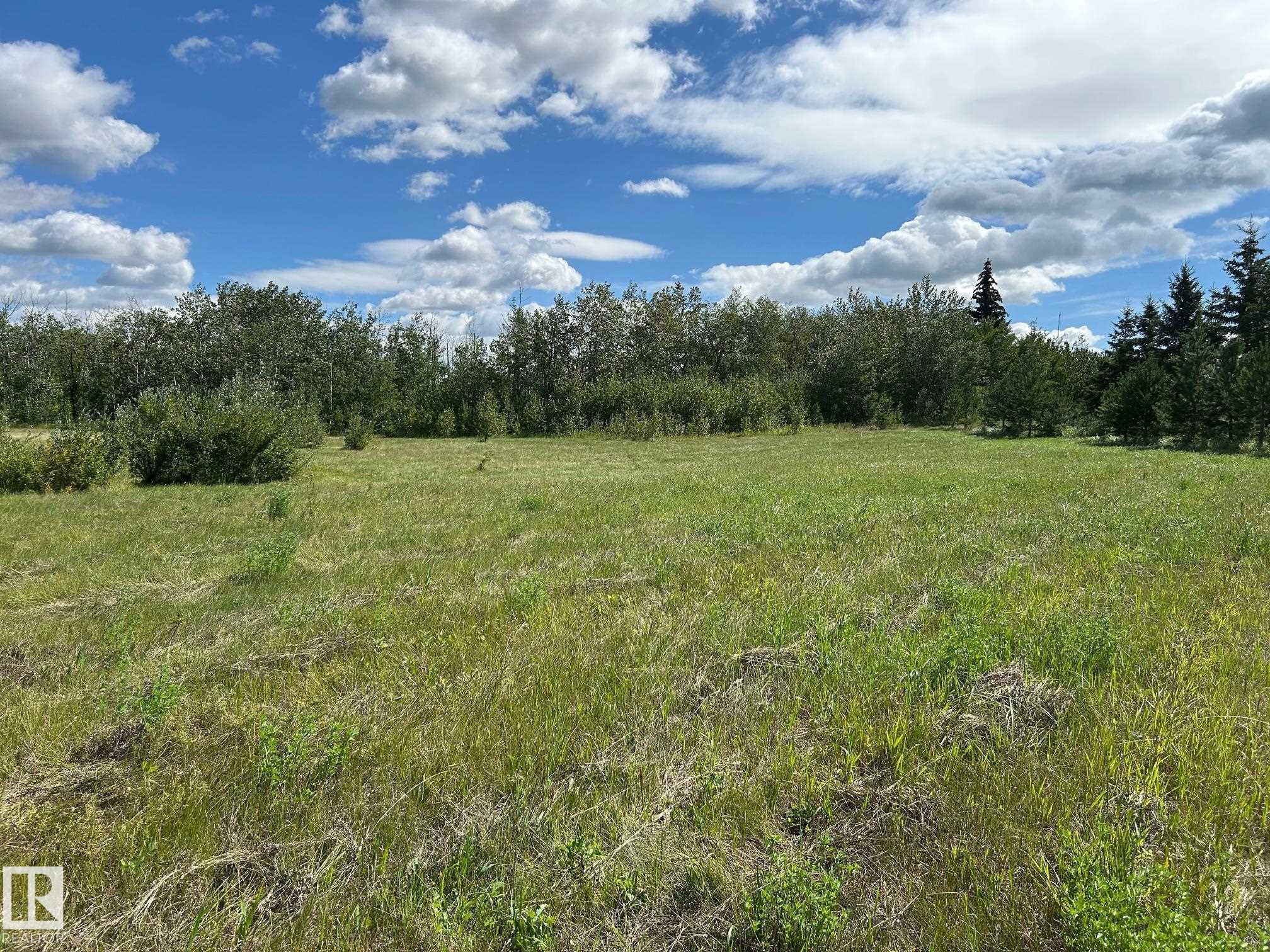 Photo 11 at 208 Oak Street, Pinewood, Rural Sturgeon County